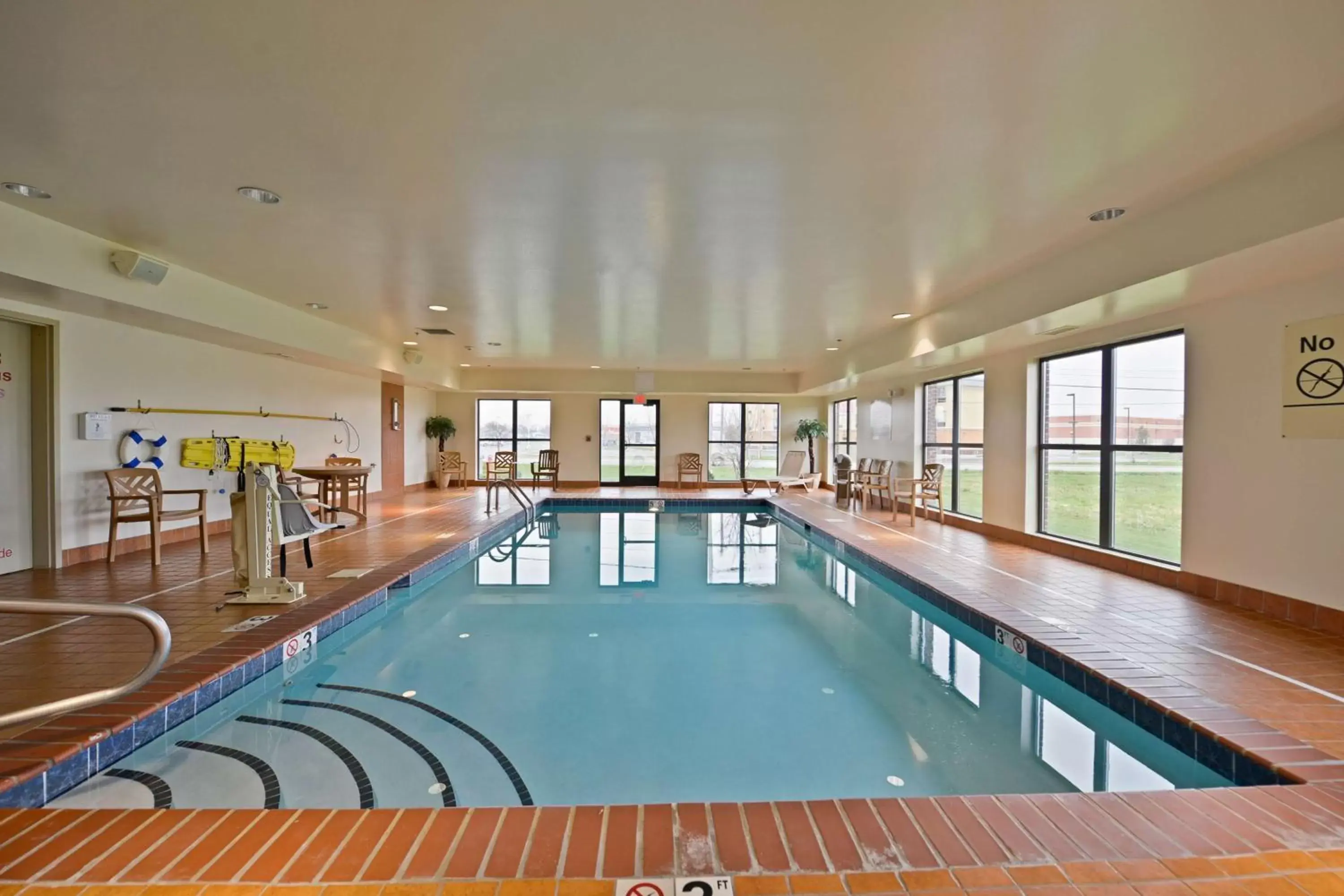 Pool view, Swimming Pool in Hampton Inn & Suites Muncie