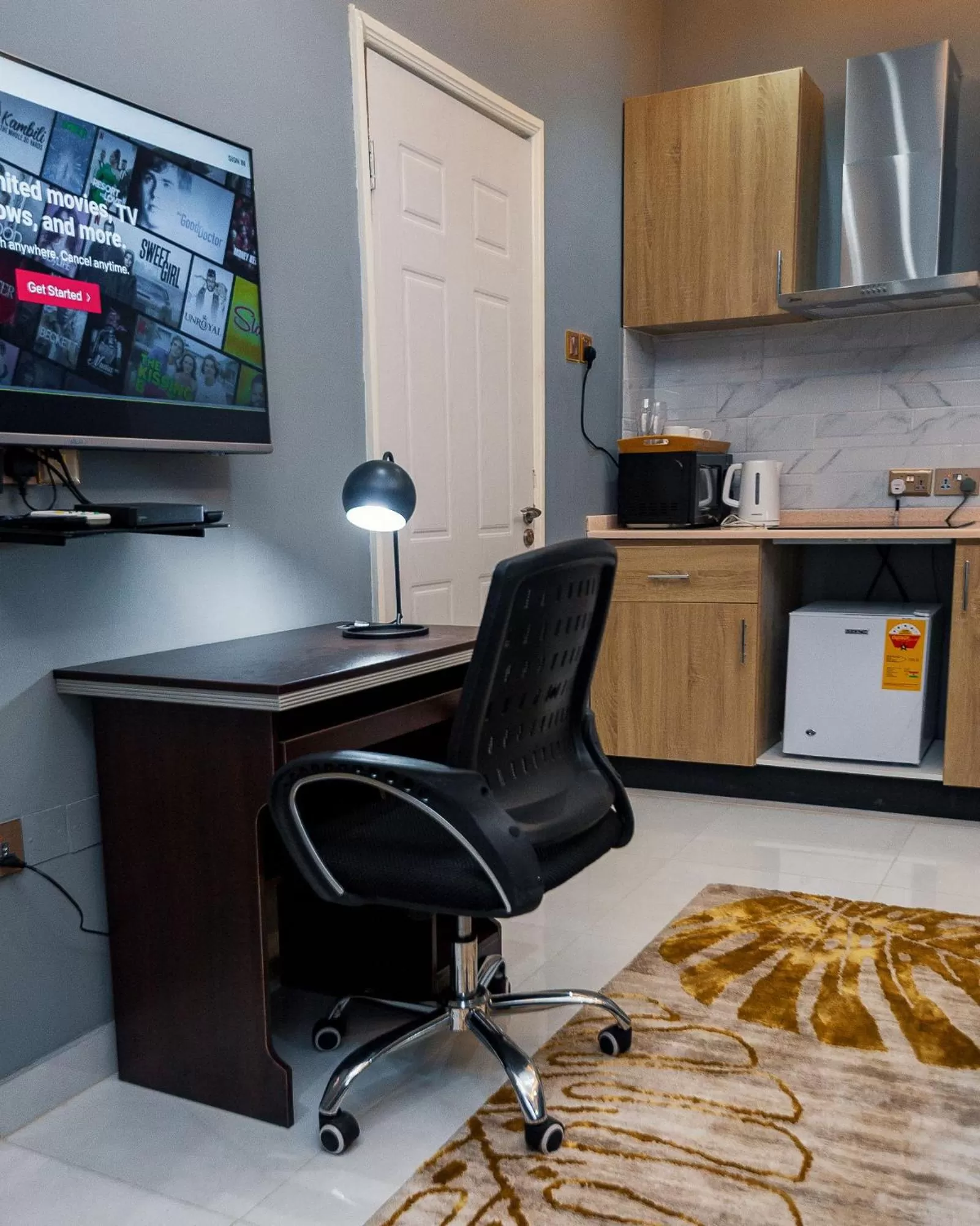 TV and multimedia in The Avery Suites, East Legon