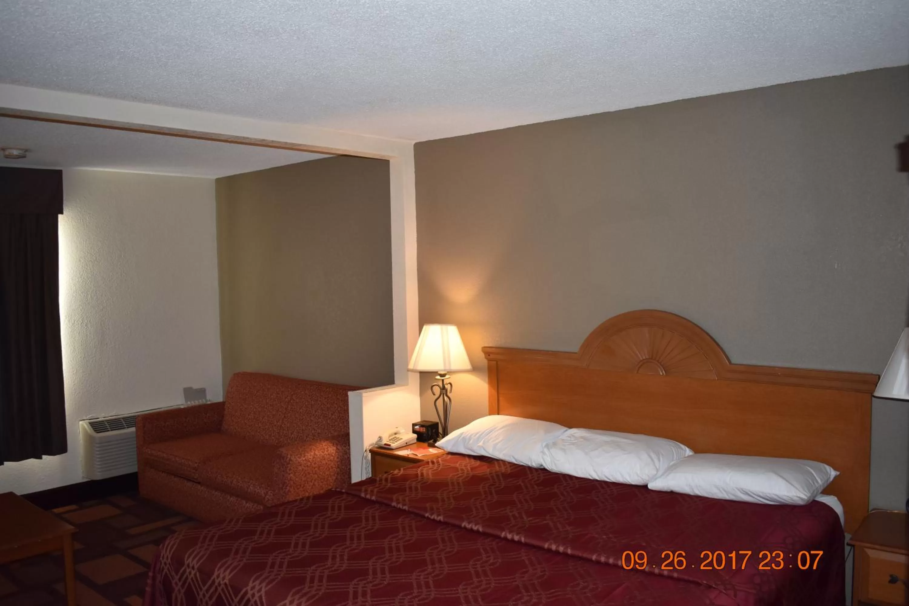 Seating area, Bed in MHO Hotel Bordentown