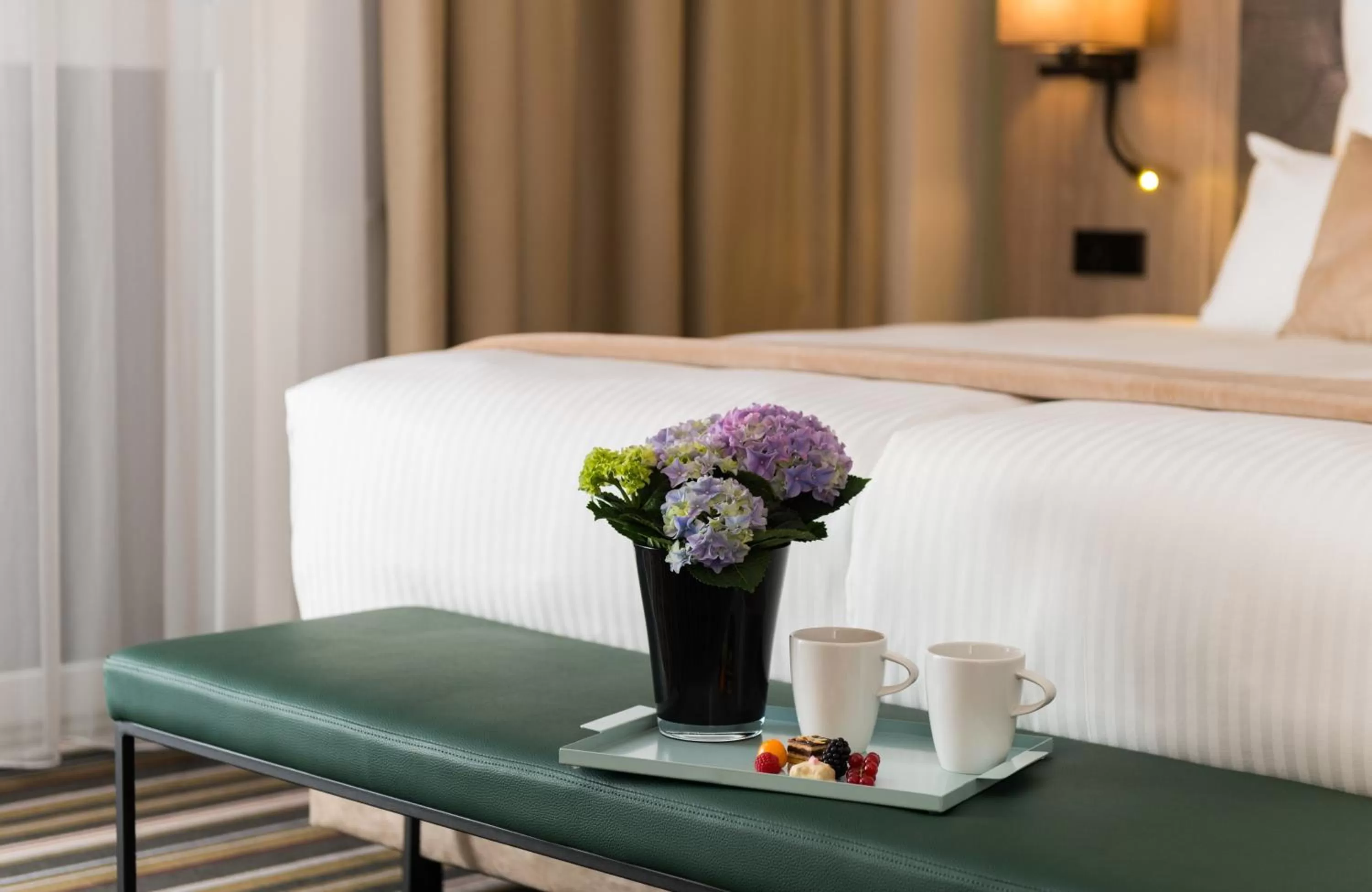 Bedroom, Bed in Leonardo Hotel Offenbach Frankfurt