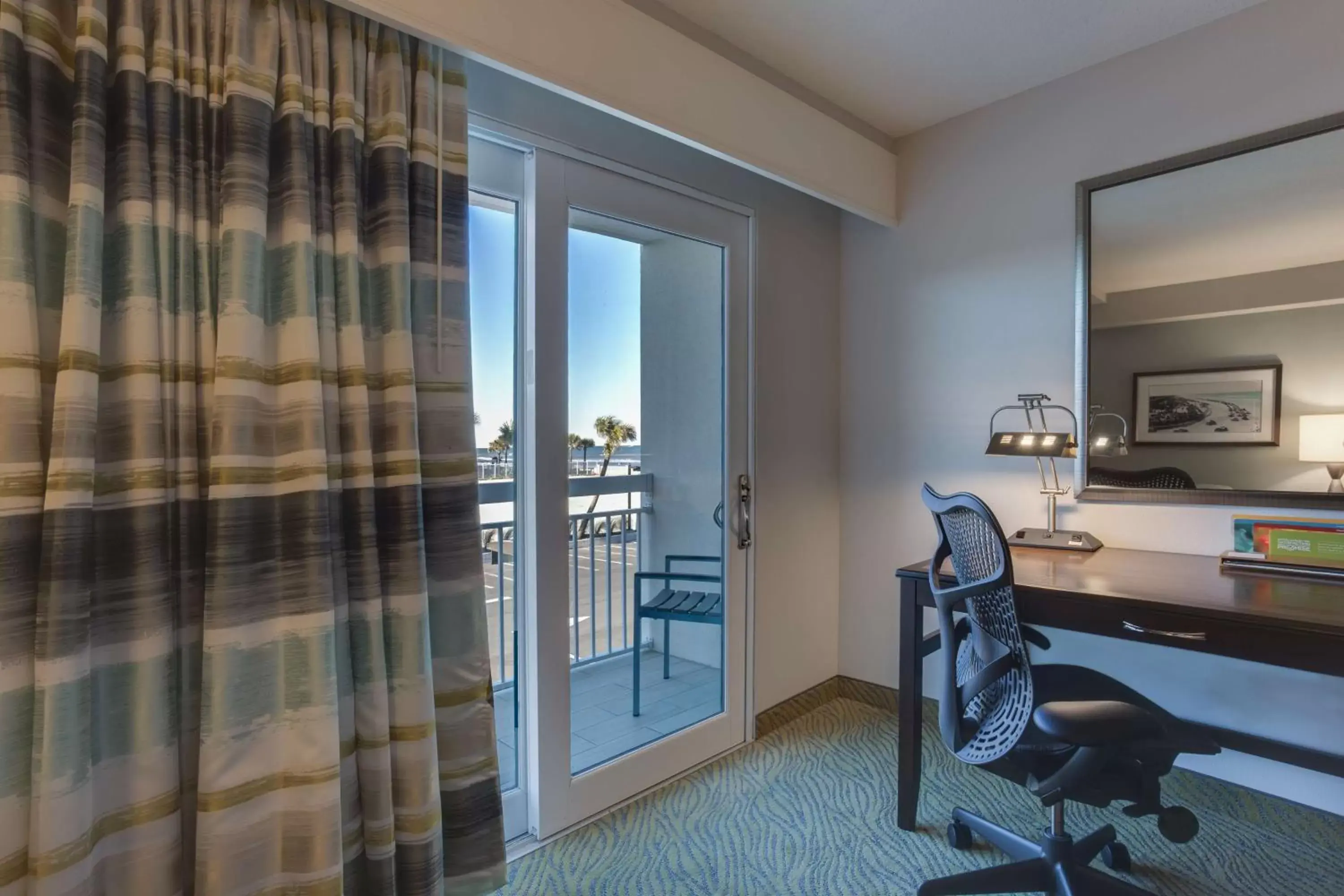 Bedroom in Hilton Garden Inn Daytona Beach Oceanfront