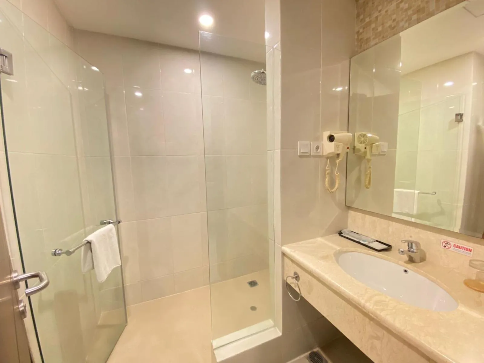 Bathroom in THE 1O1 Malang OJ