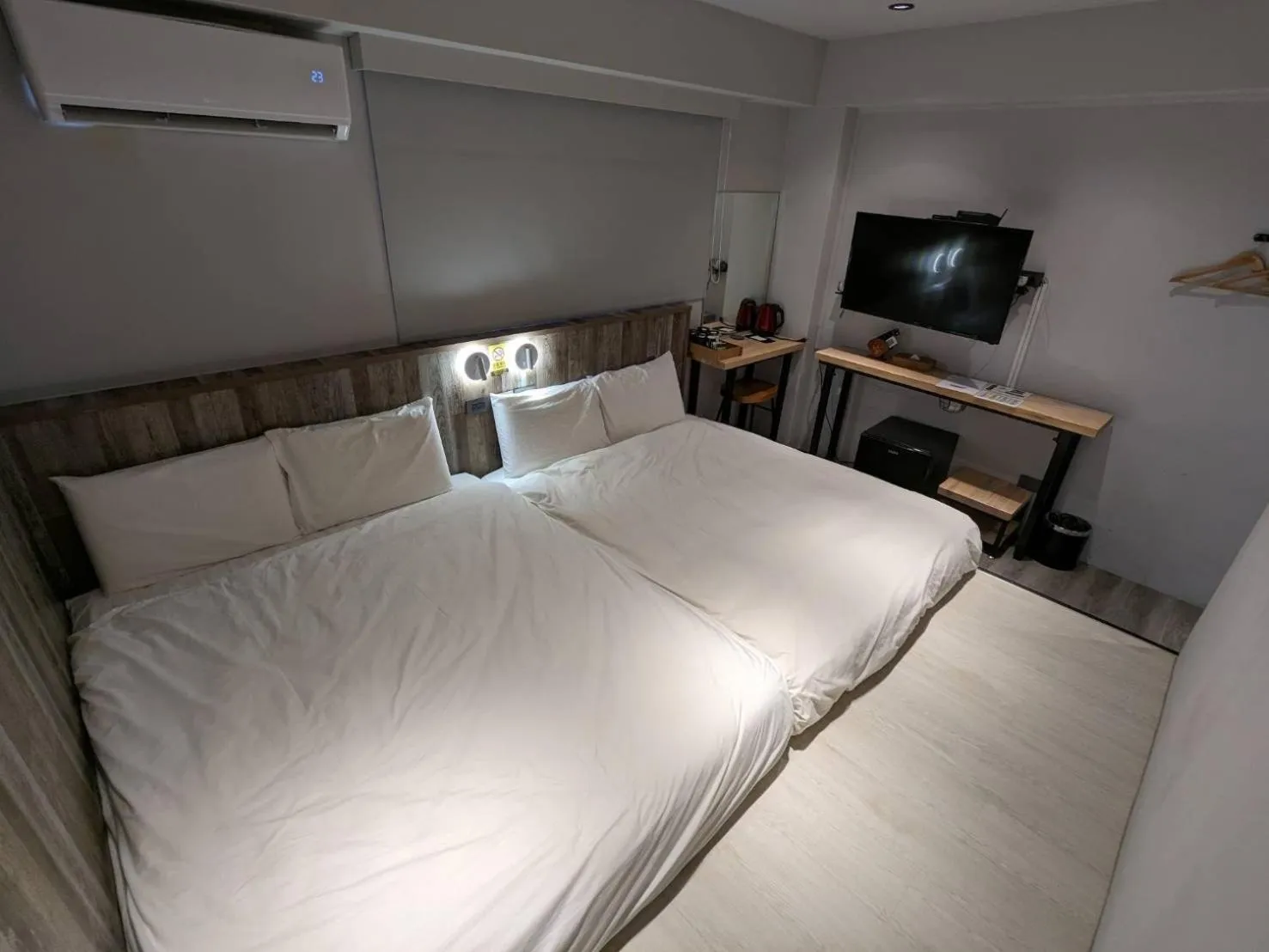 Bed in 亞馨文旅 近東大門夜市 有免費停車場 可自助入住