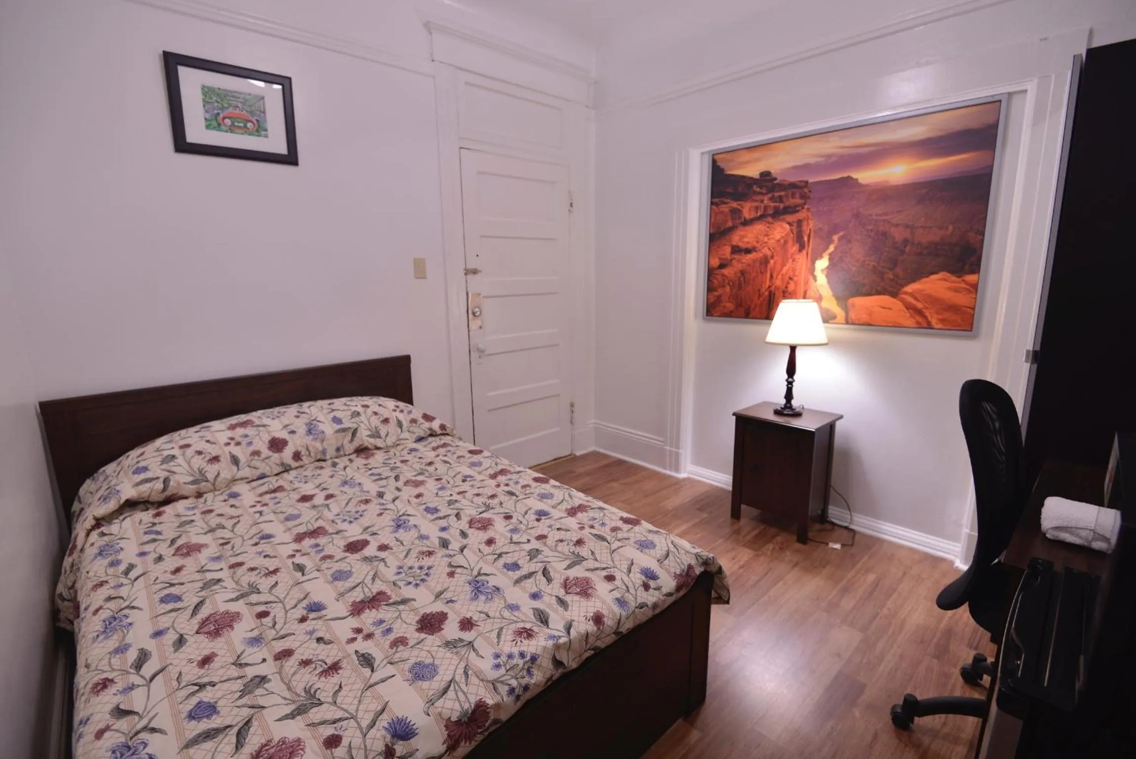 Photo of the whole room, Bed in Cable Car Hotel