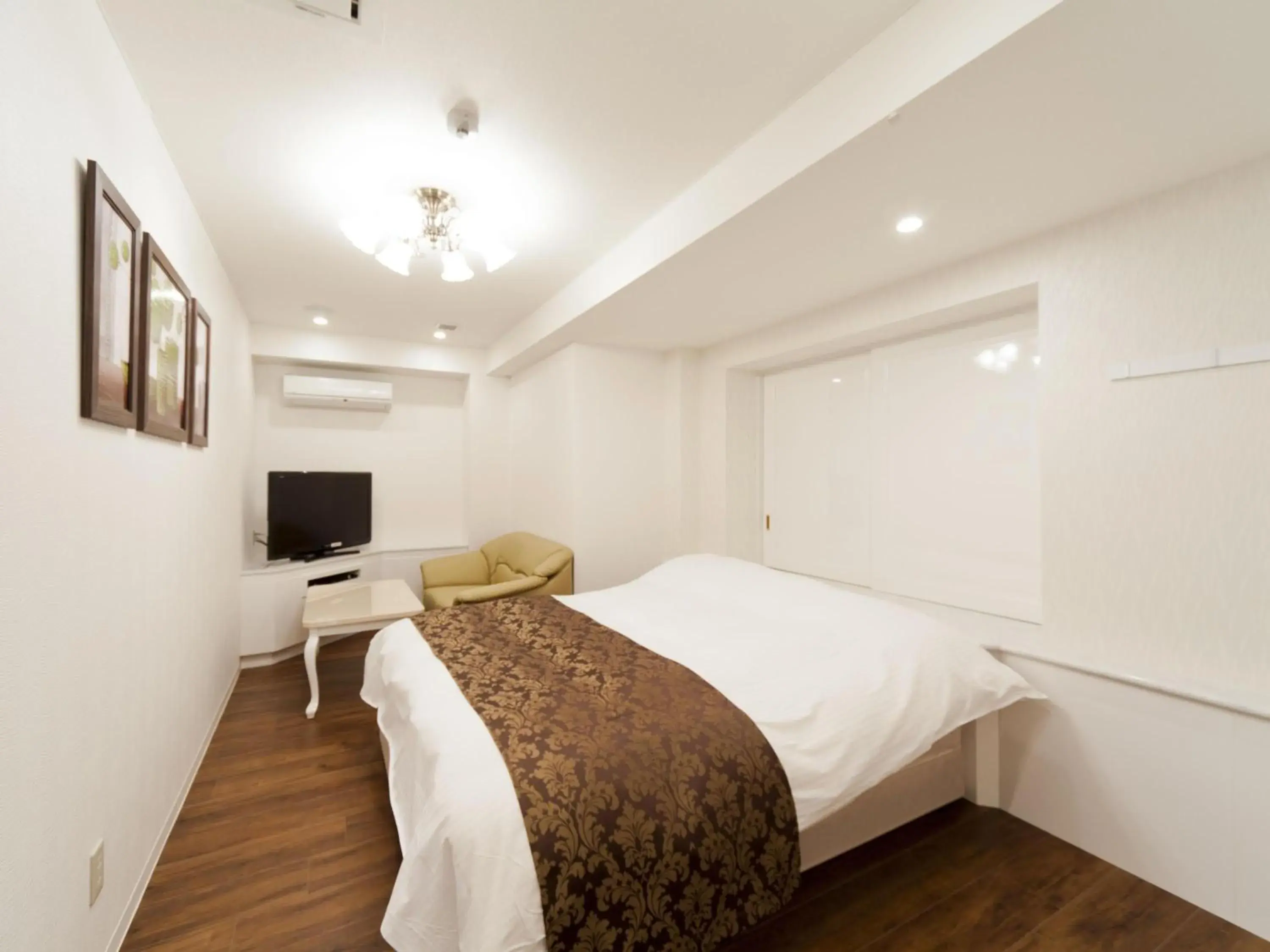 Photo of the whole room, Bed in Hotel Fine Aroma Tennouji - Adult Only -