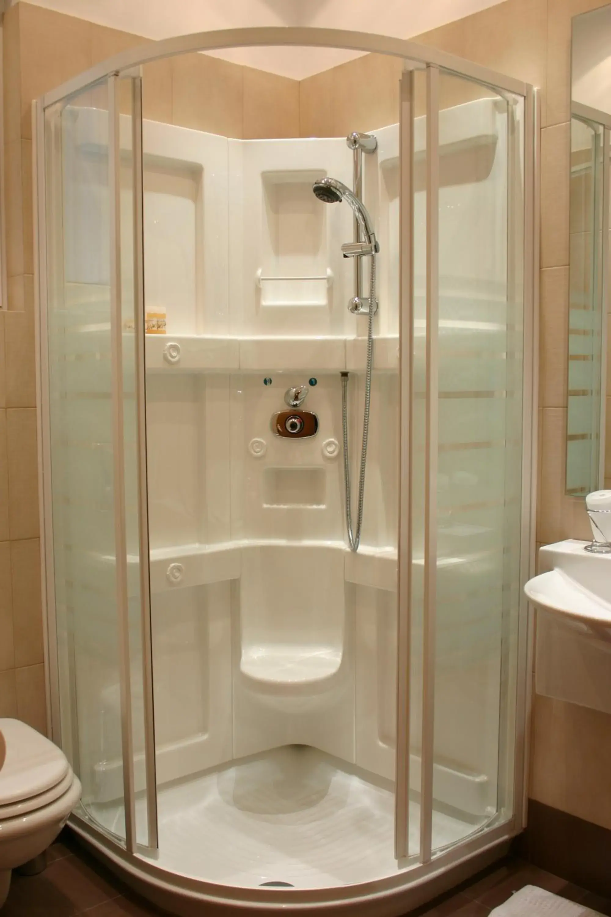 Shower, Bathroom in Deves Hotel