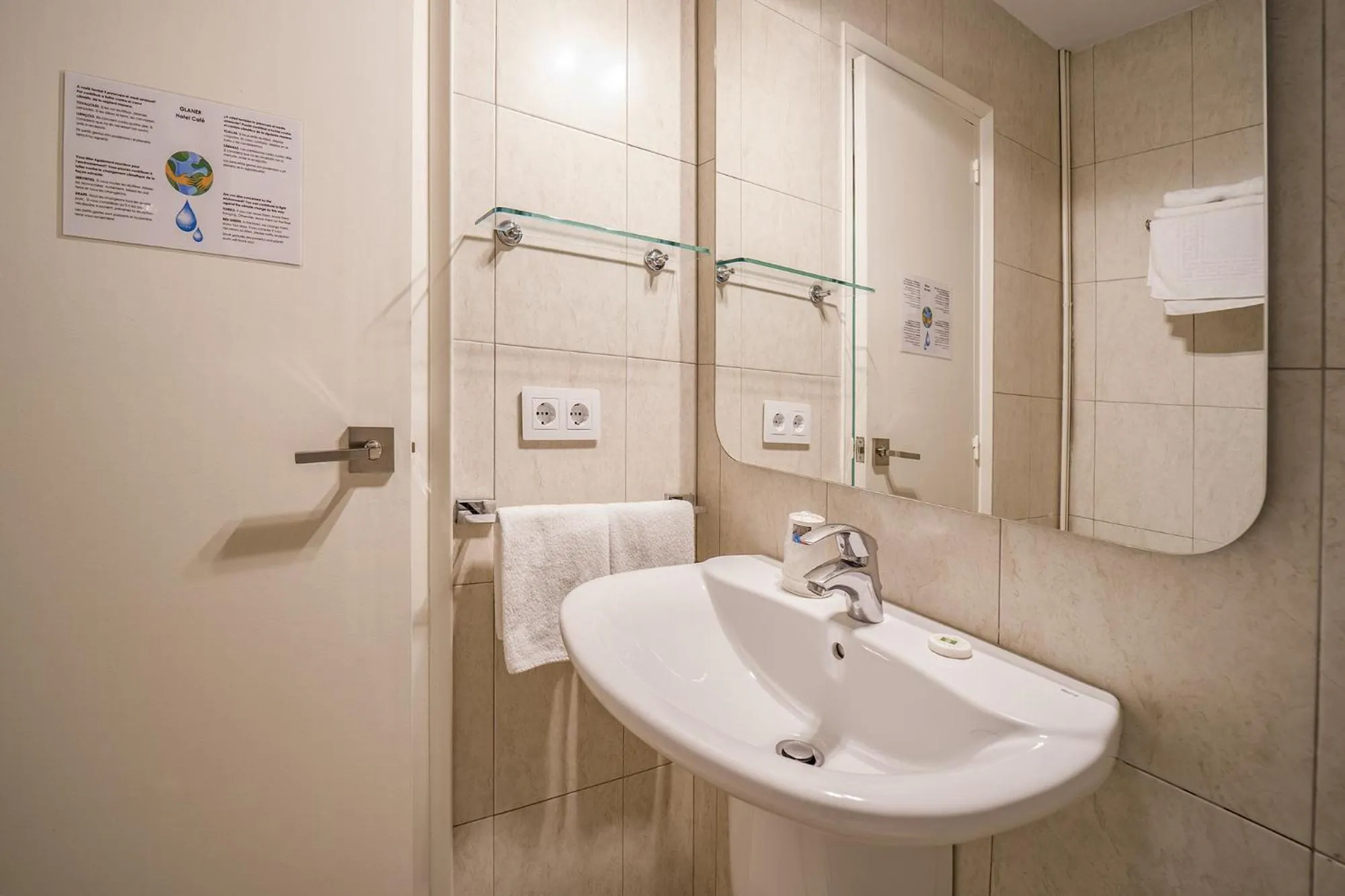 Bathroom in Glaner Hotel Cafe