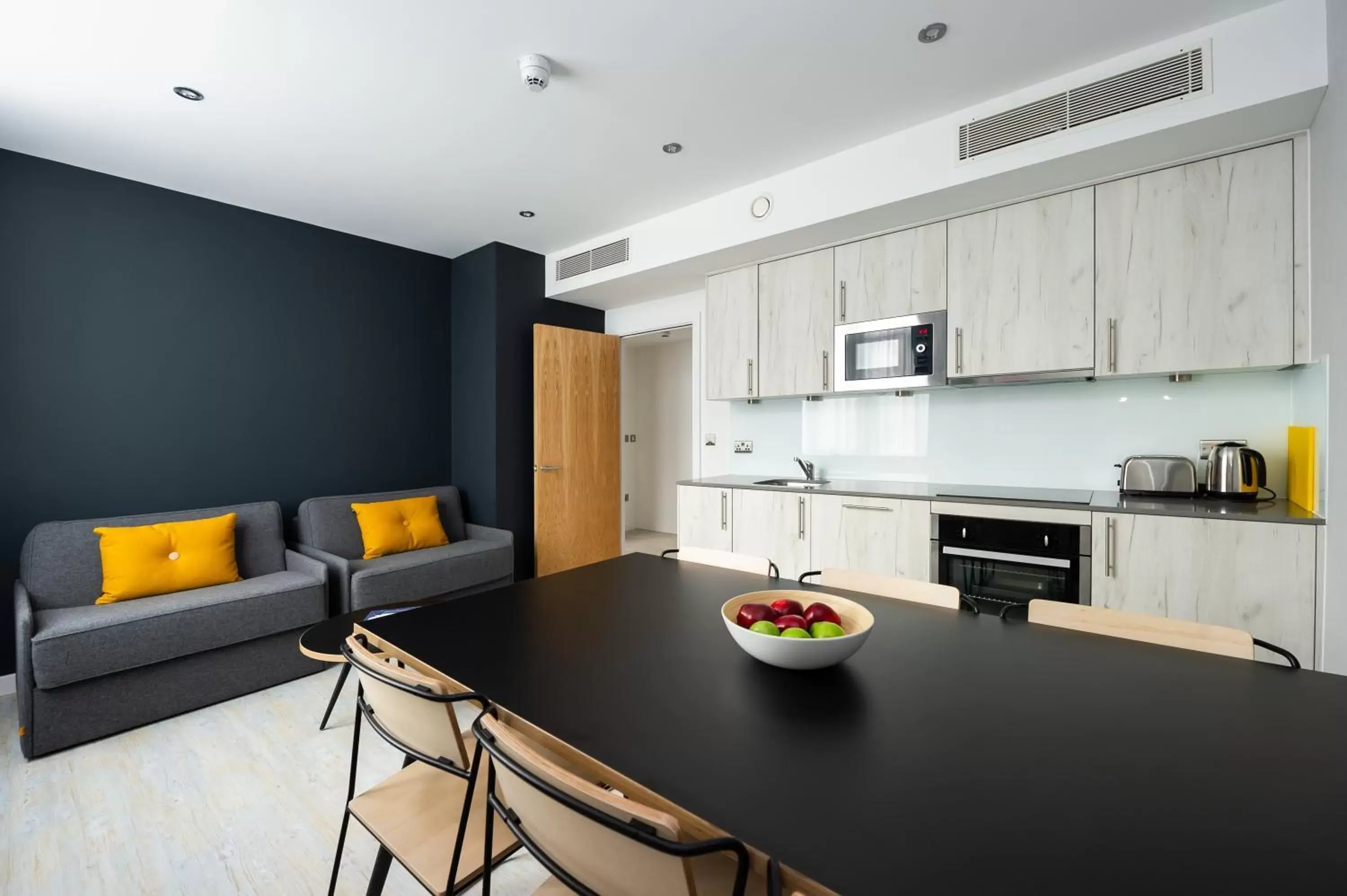 Kitchen or kitchenette, Kitchen/Kitchenette in Staycity Aparthotels Liverpool Waterfront