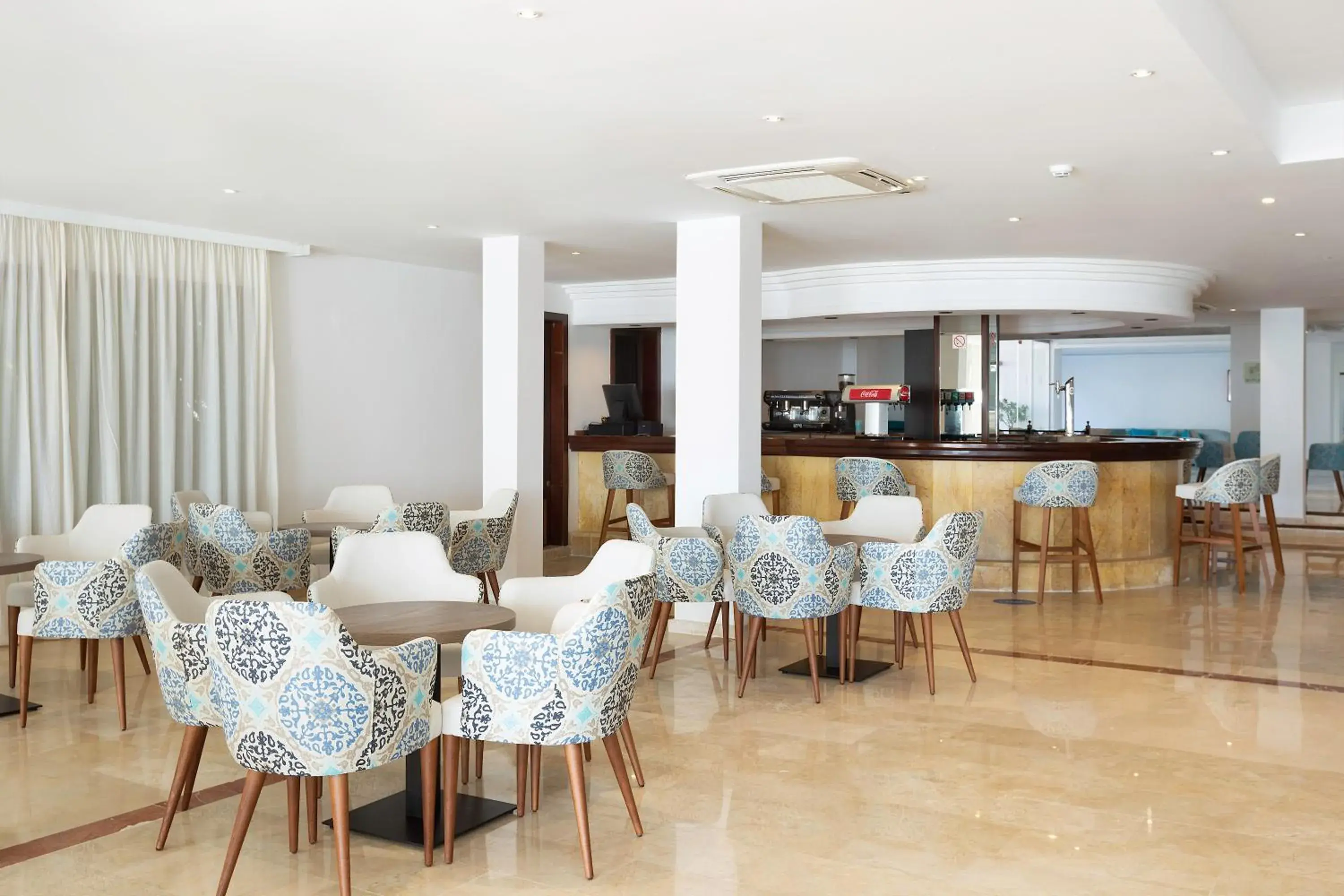 Lounge or bar in Alua Suites Las Rocas Lounge or bar in Alua Suites Las Rocas