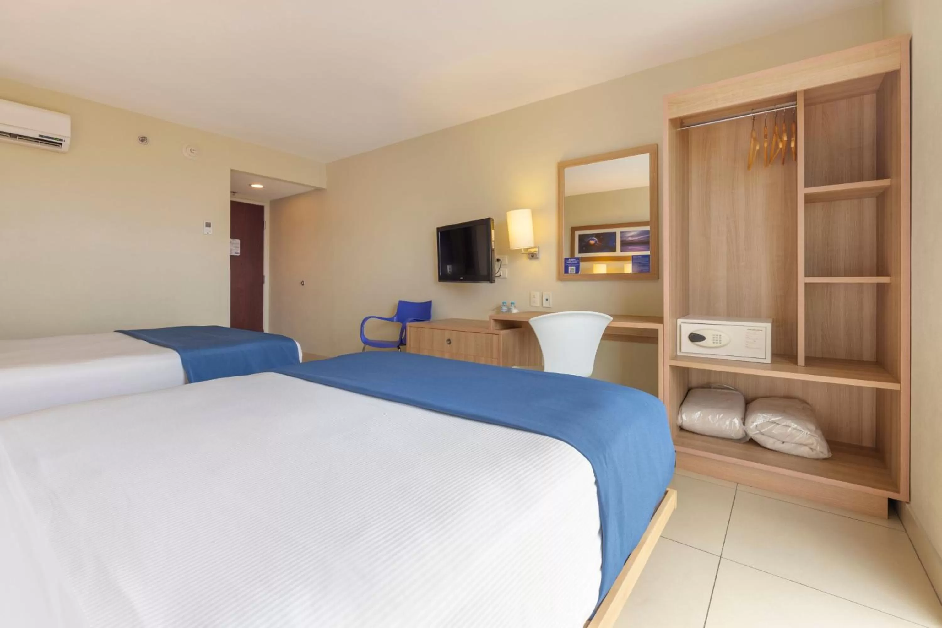 TV and multimedia, Bed in City Express by Marriott San José Costa Rica