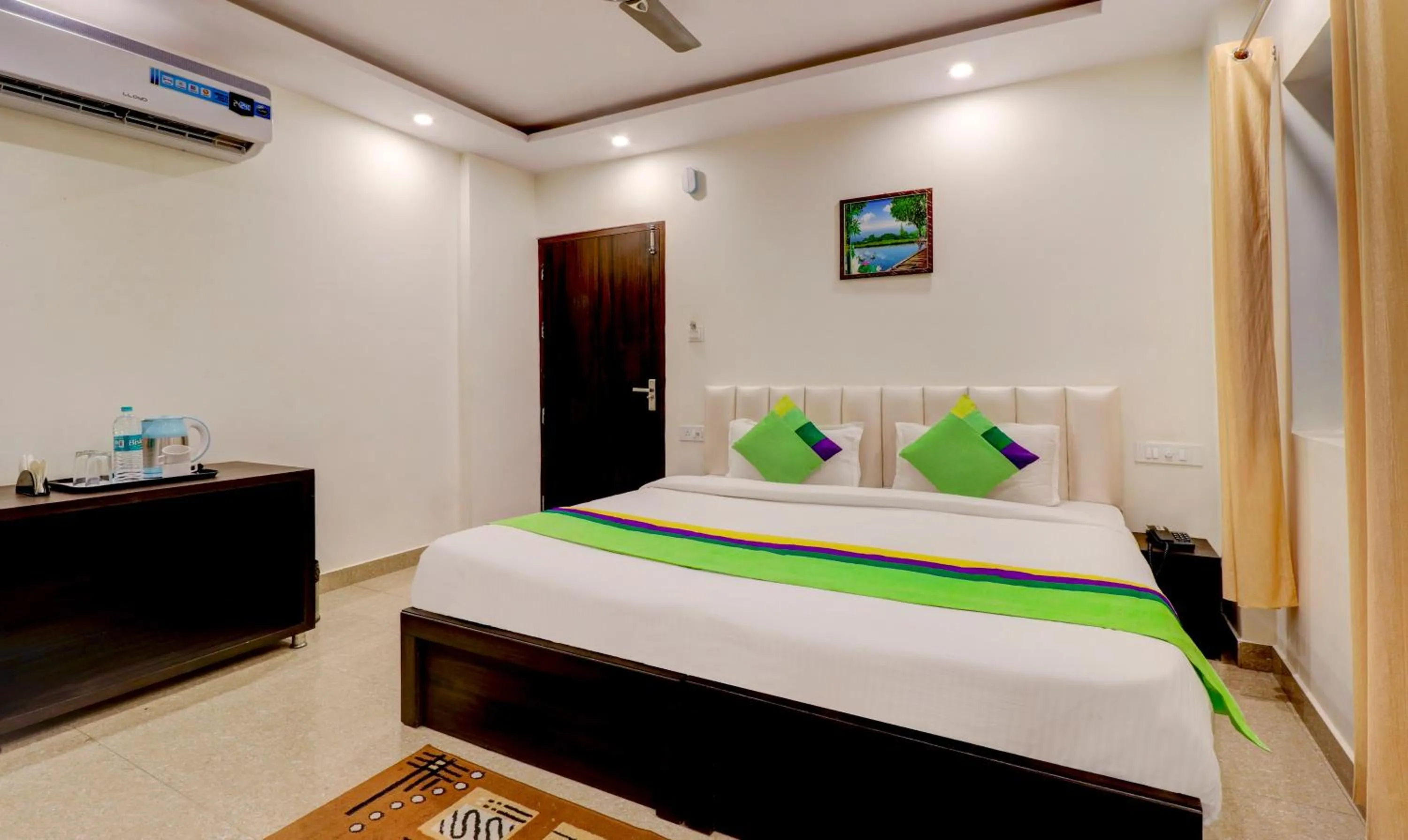 Bedroom, Bed in Itsy Hotels NV, Tapovan