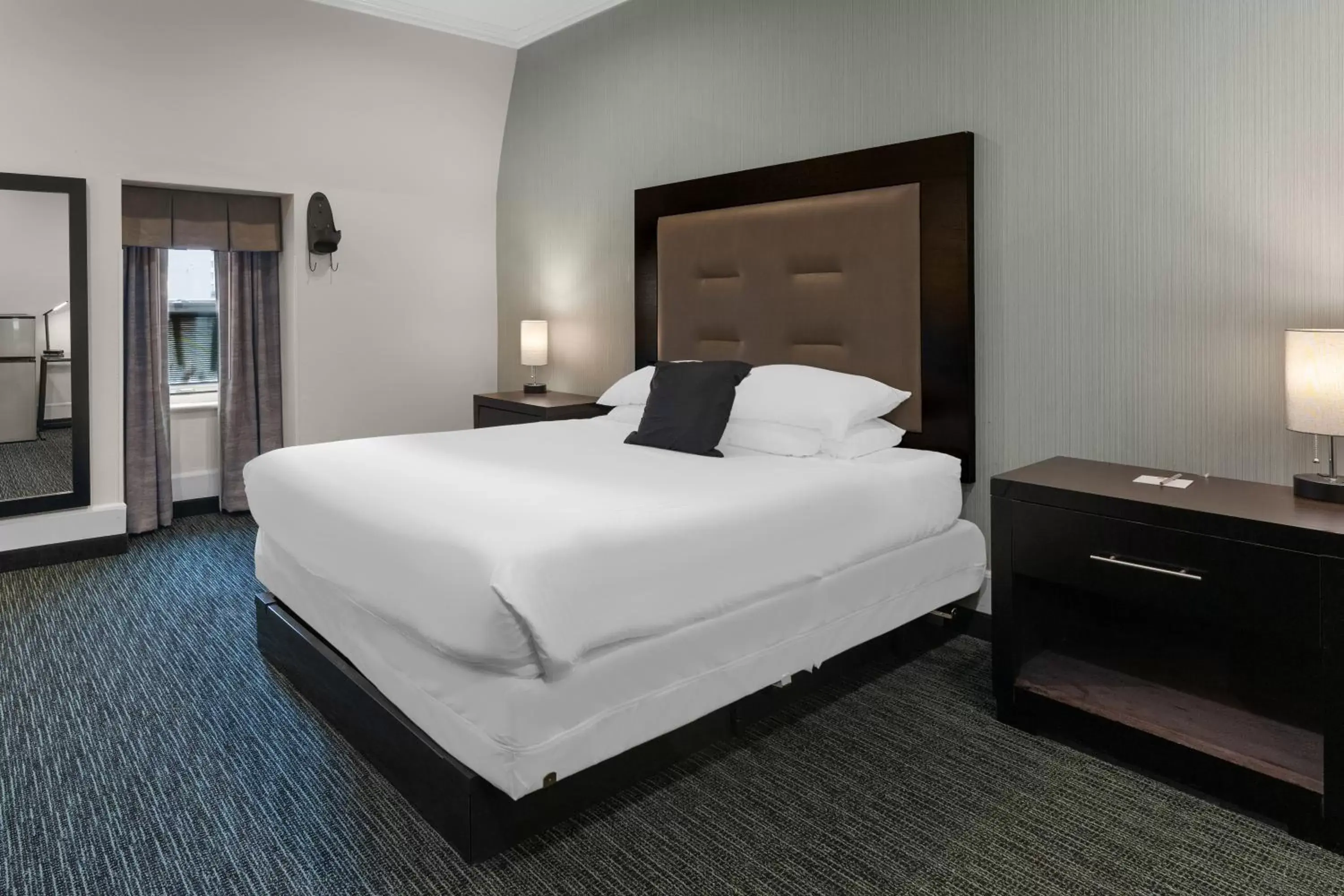Bed in Red Lion Inn & Suites Philadelphia