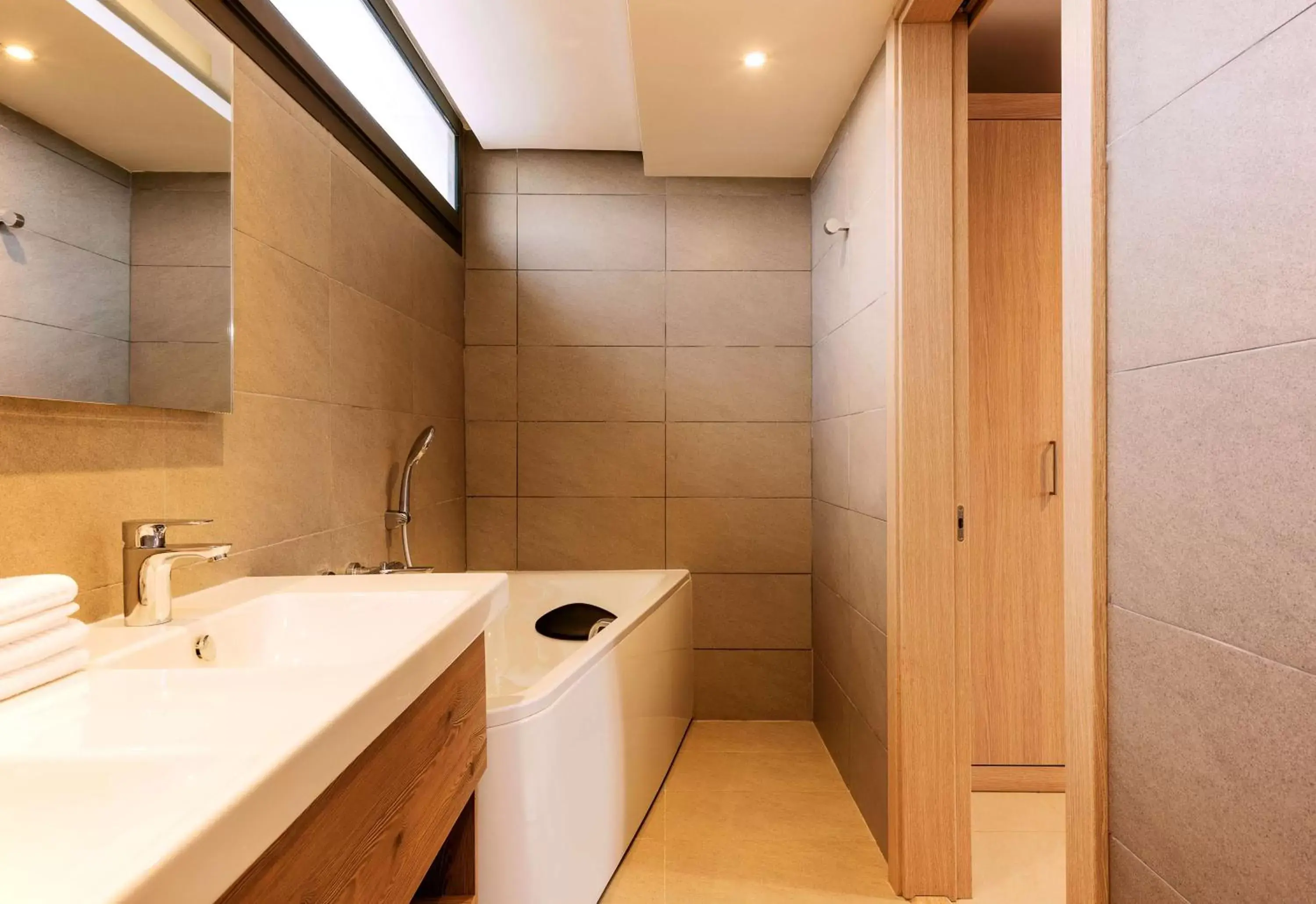 Photo of the whole room, Bathroom in Radisson Blu Residences Al Hoceima