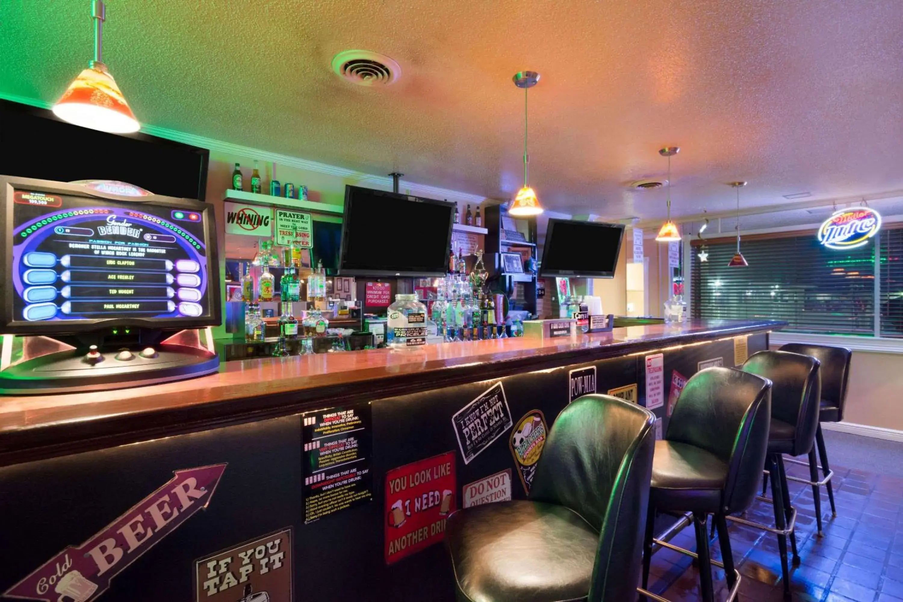 Lounge or bar, Lounge/Bar in Days Inn by Wyndham Jacksonville NC