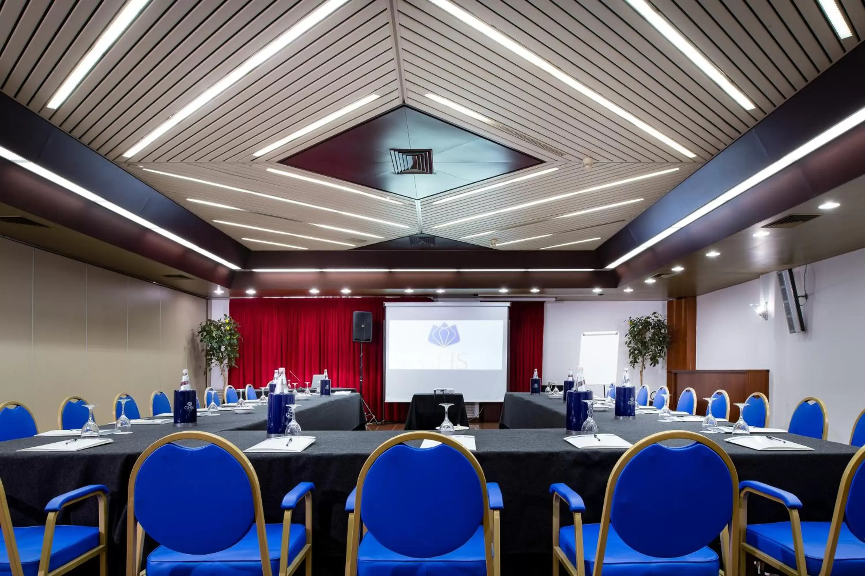 Business facilities in Astoria Palace Hotel