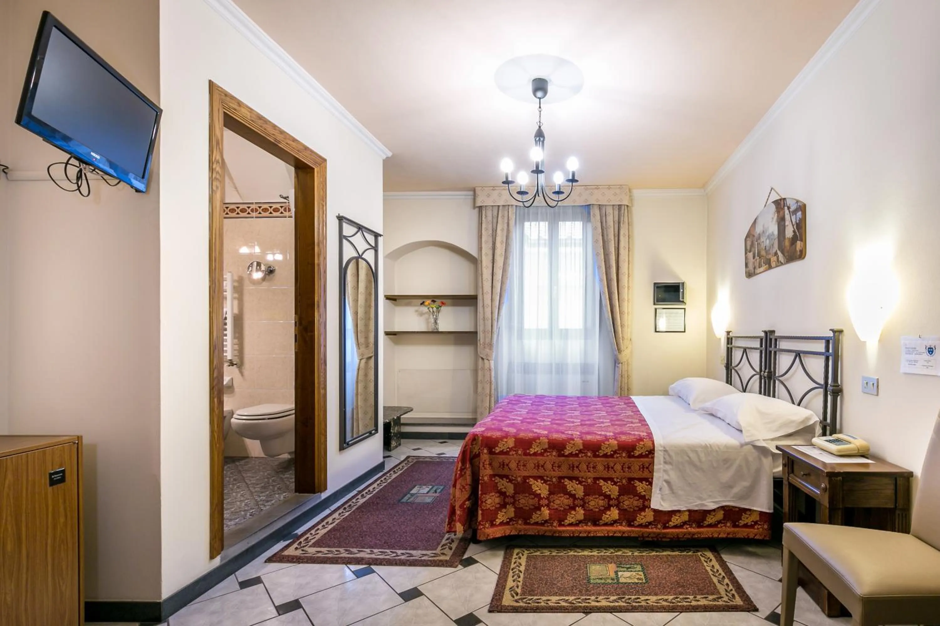 Photo of the whole room, Bed in Hotel Collodi Firenze
