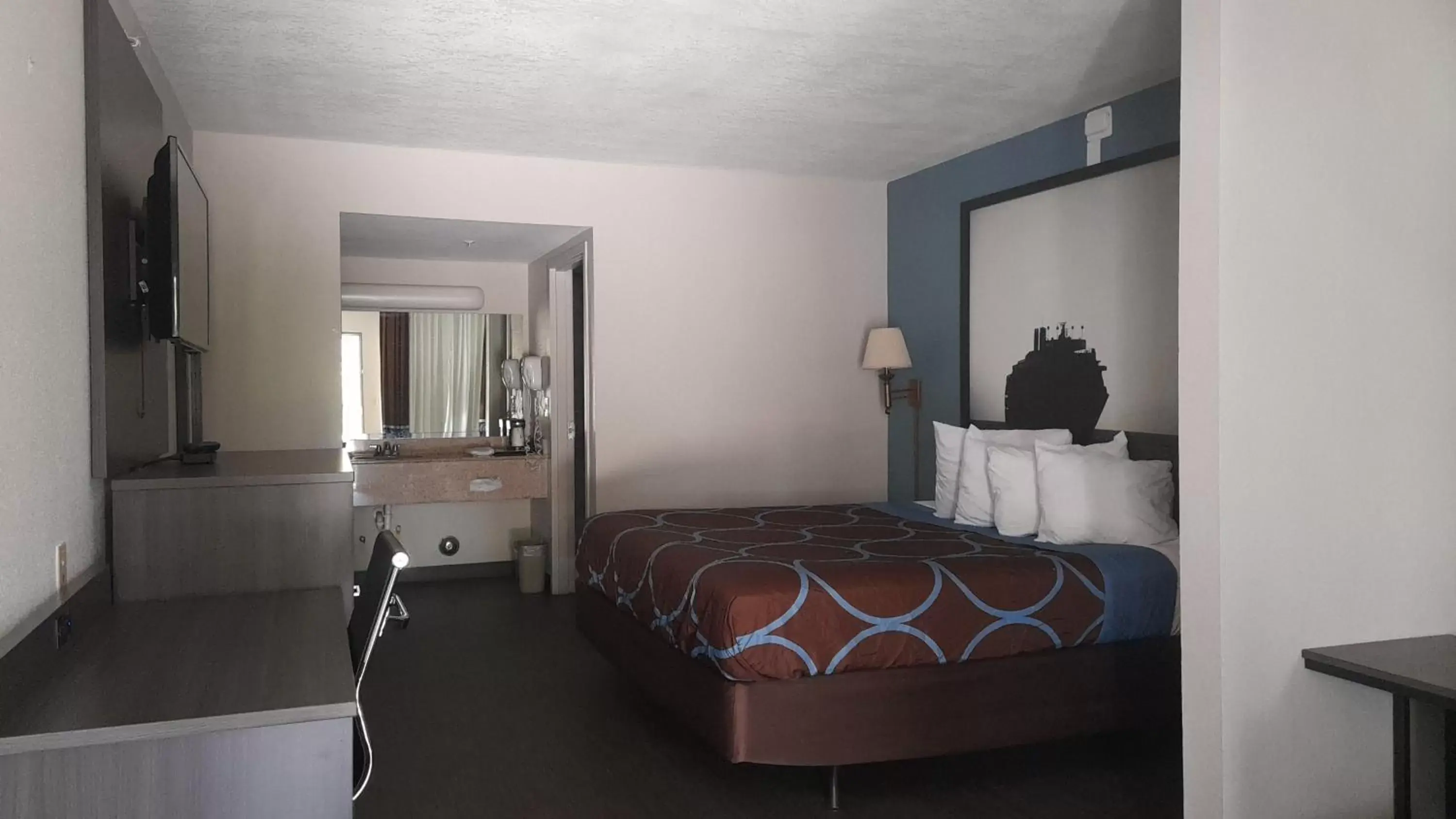 Area and facilities, Bed in Super 8 by Wyndham Dania/Fort Lauderdale Arpt