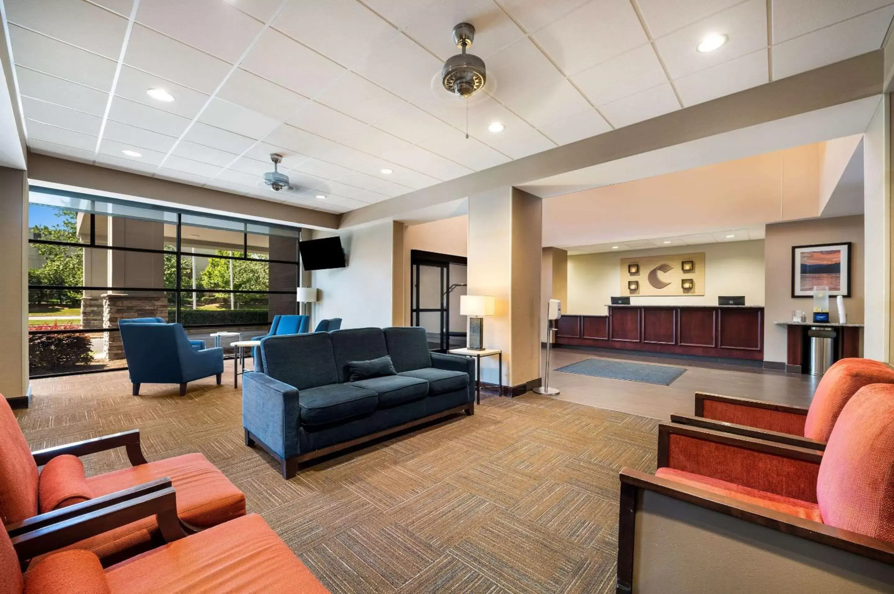 Lobby or reception, Seating Area in Comfort Suites Northlake