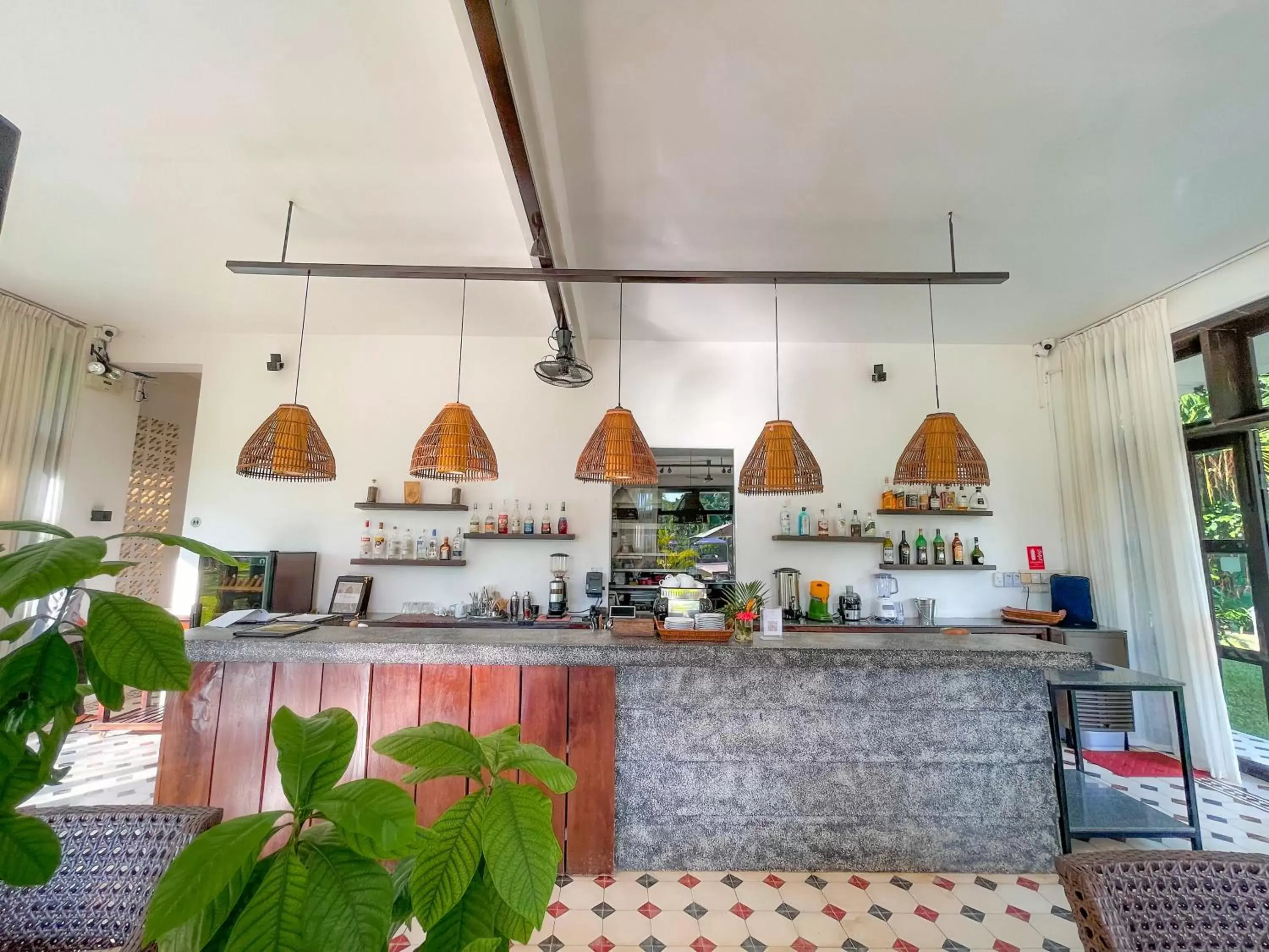 Lounge or bar, Kitchen/Kitchenette in Samanea Beach Resort & Spa