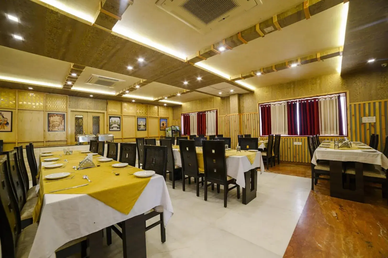 Restaurant/Places to Eat in Hotel Karan Vilas