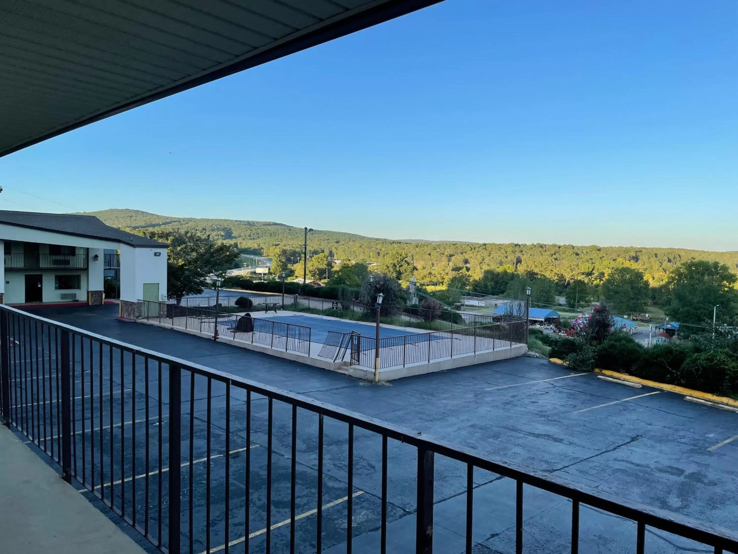 Property building in Quality Inn Clinton North