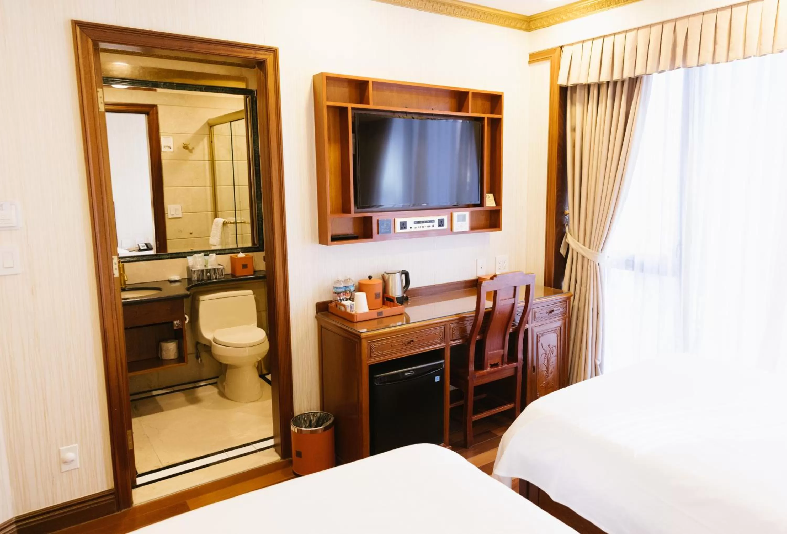 Bed in The Allen Hotel