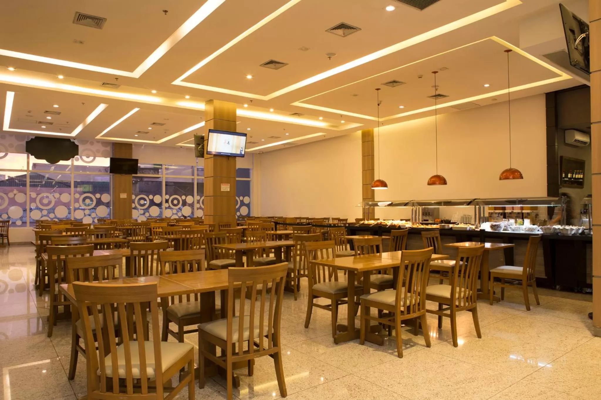 Restaurant/places to eat in Total Hotel