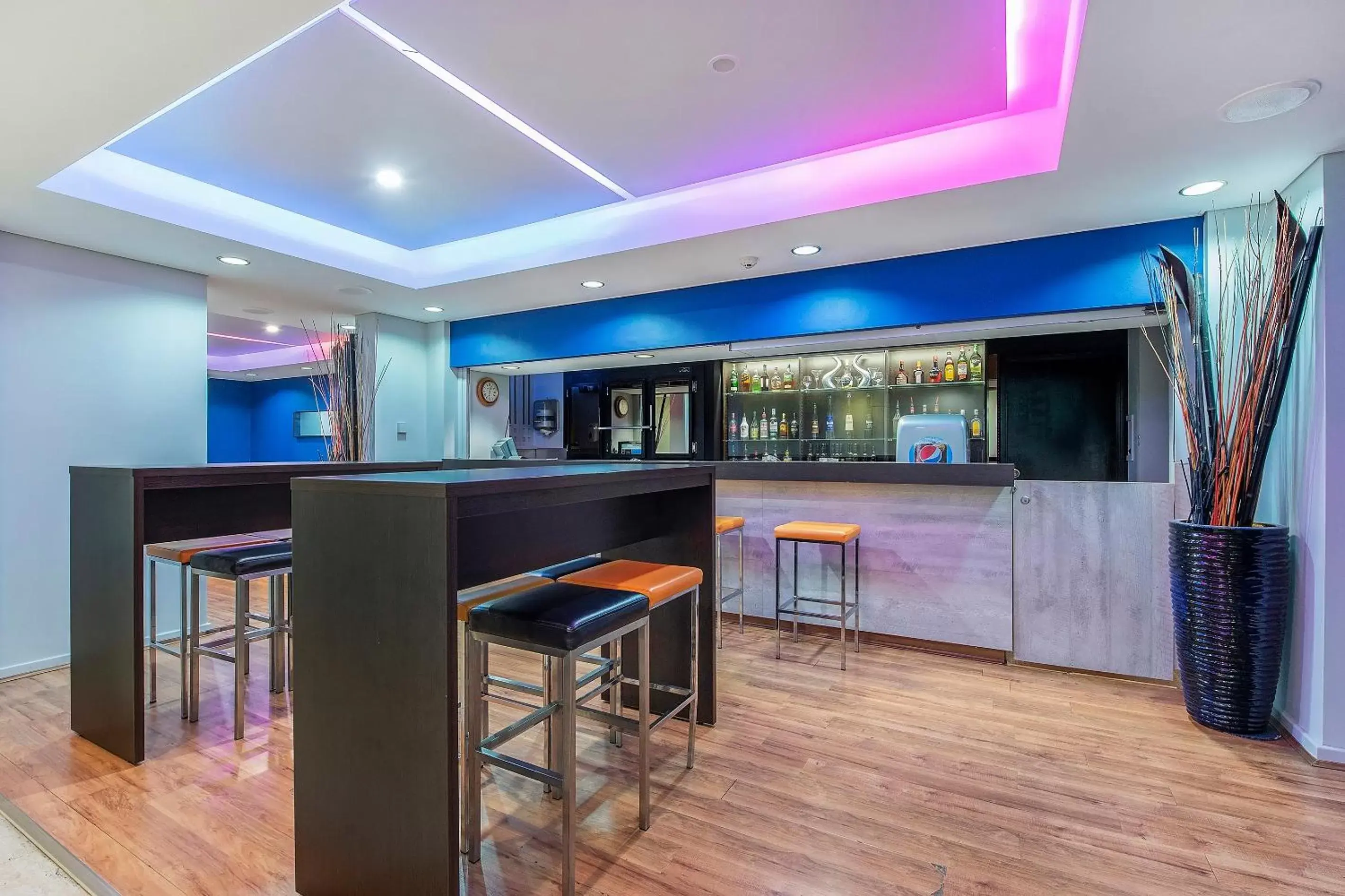 Lounge or bar in Quality Hotel Ambassador Perth Lounge or bar in Quality Hotel Ambassador Perth