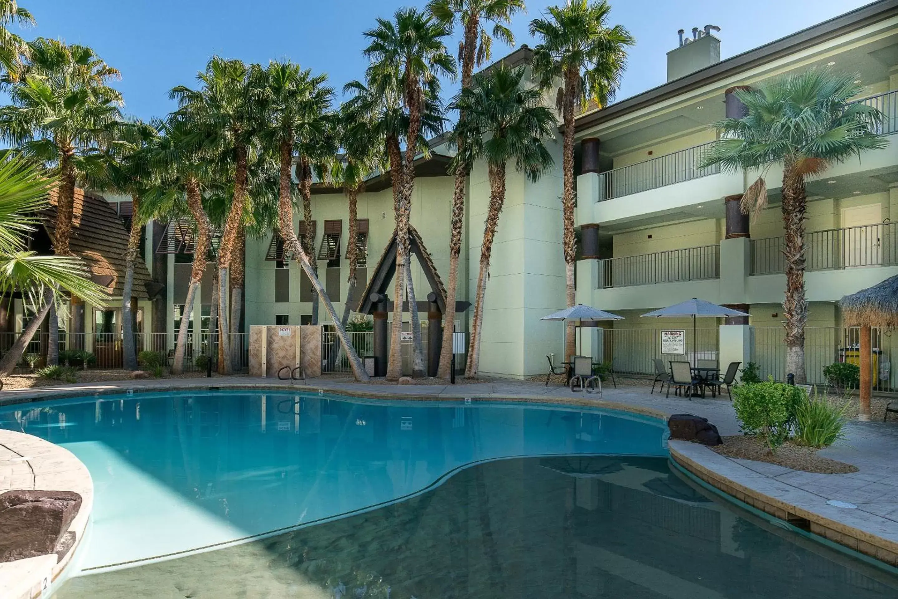 Swimming pool in Tahiti All-Suite Resort Swimming pool in Tahiti All-Suite Resort