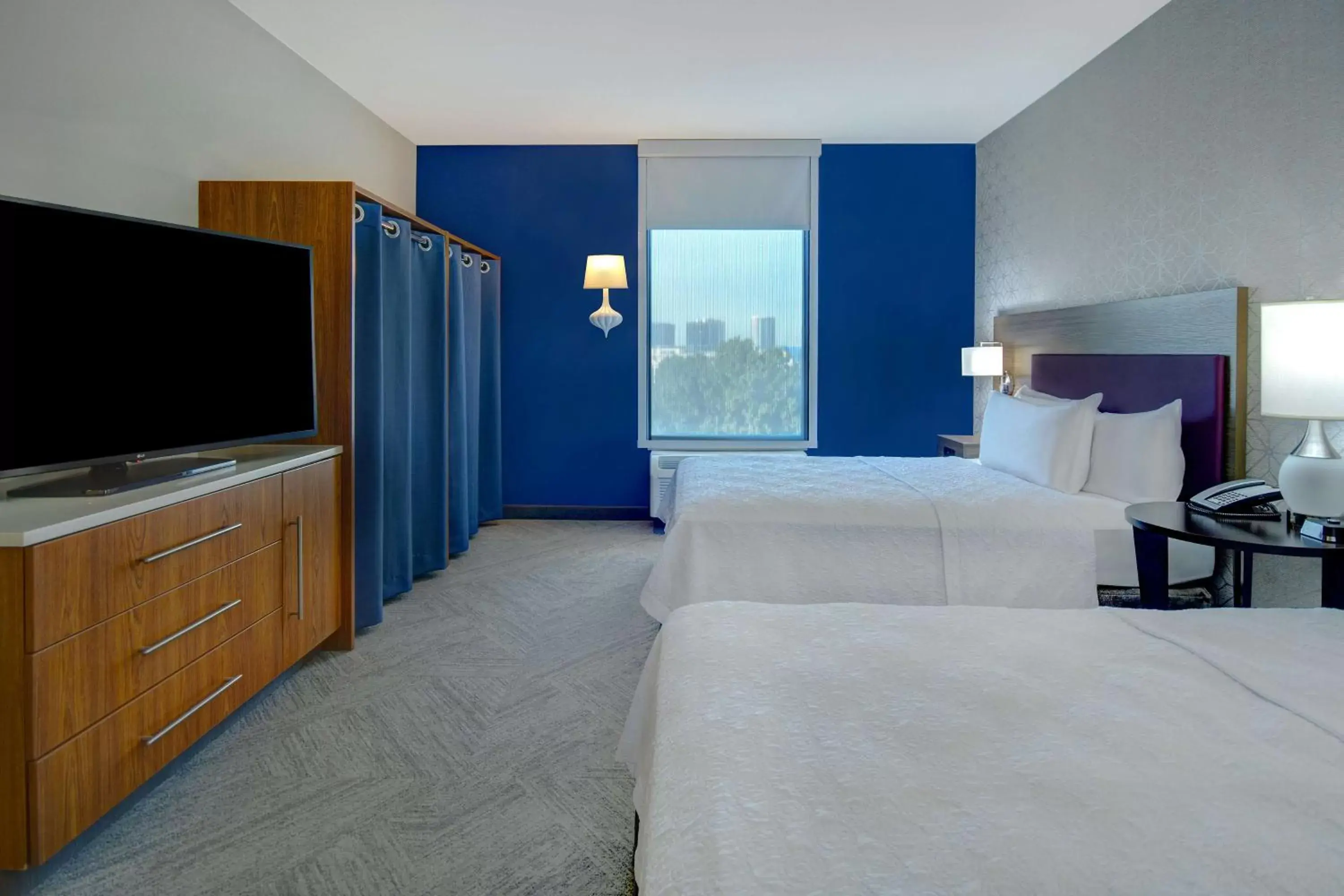 Bed, TV/Entertainment Center in Home2 Suites Dallas-Frisco