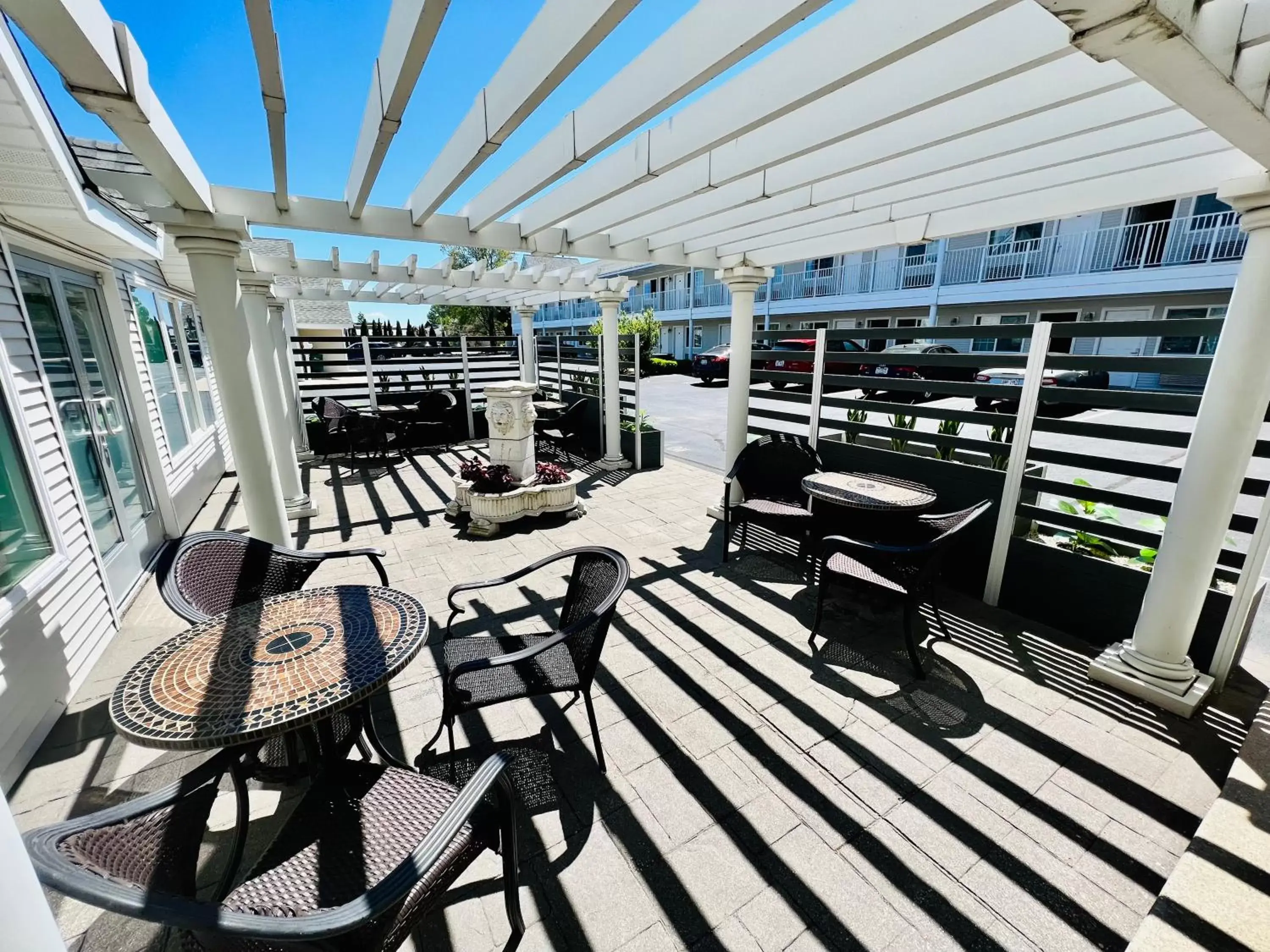 Patio in Court Plaza Inn & Suites of Mackinaw