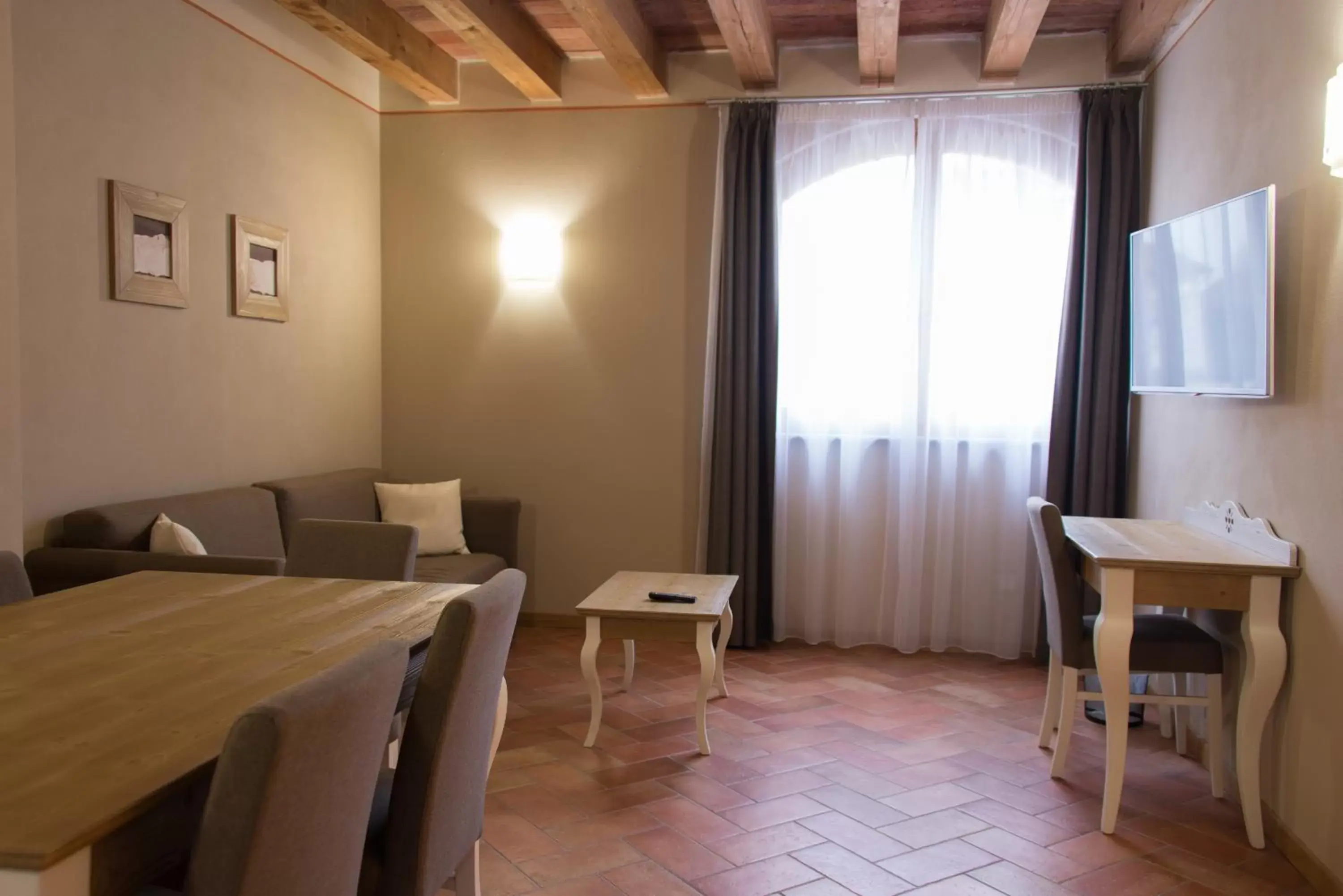 Living room, Dining Area in Hotel Sesmones