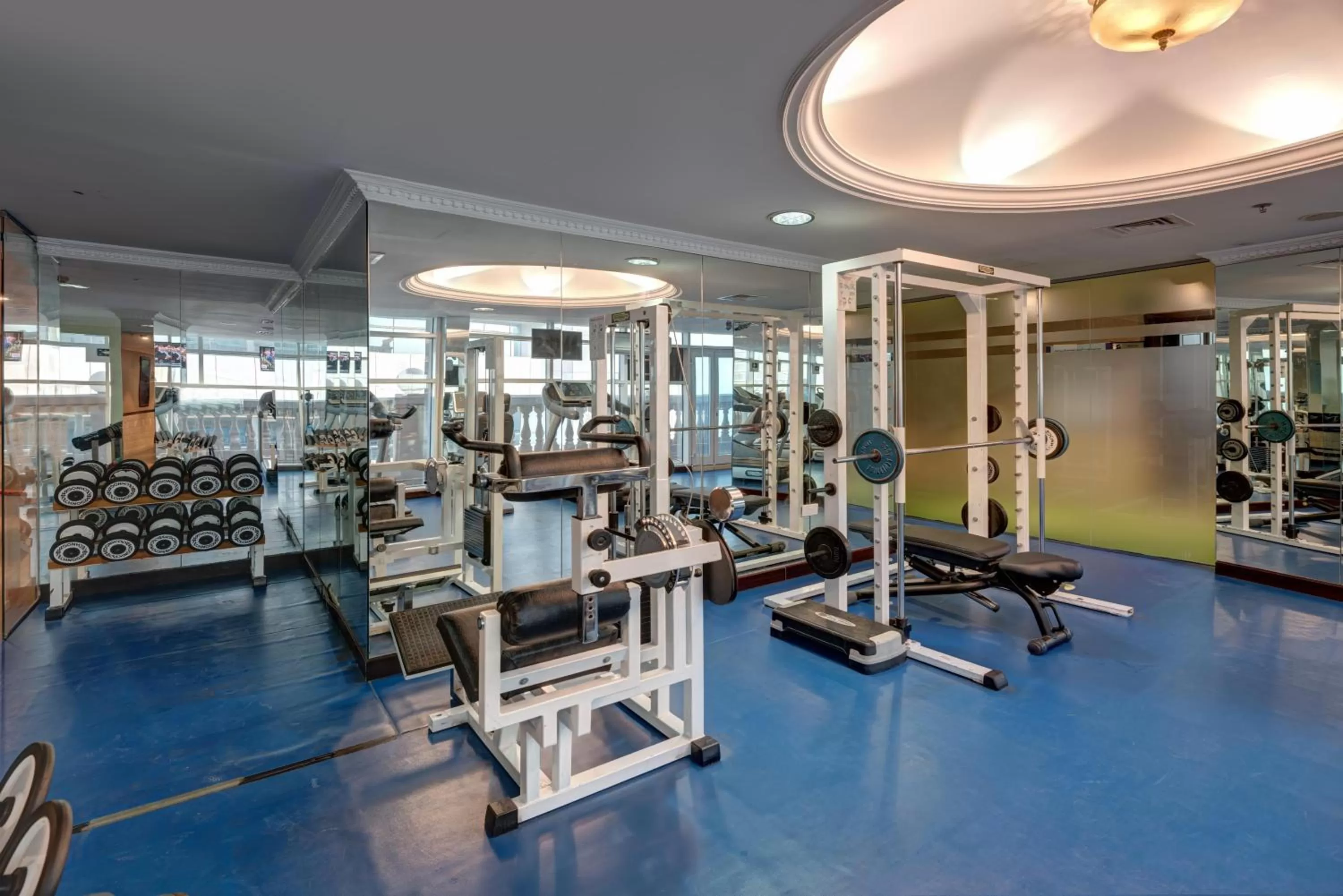 Fitness centre/facilities in Emirates Grand Hotel