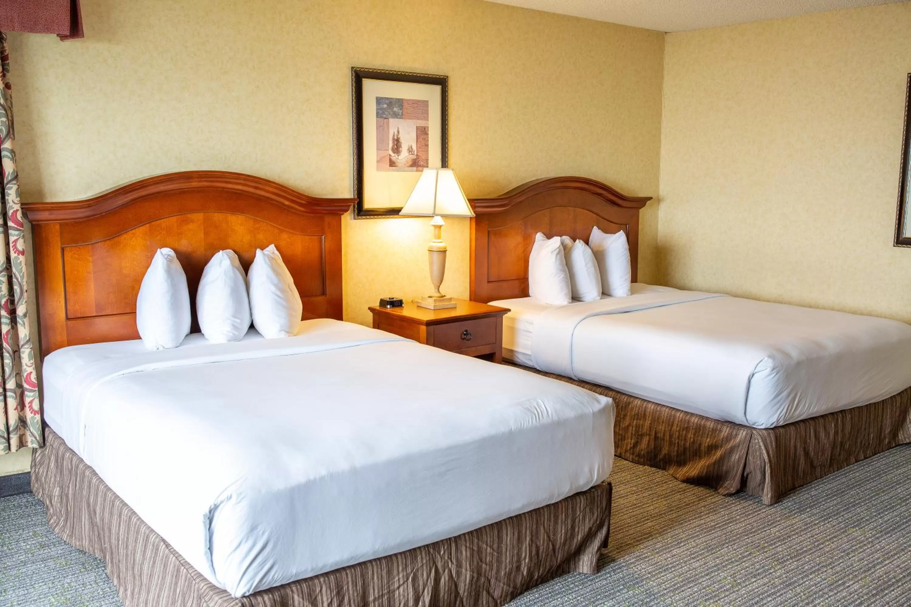 Bed in Red Lion Hotel Port Angeles Harbor