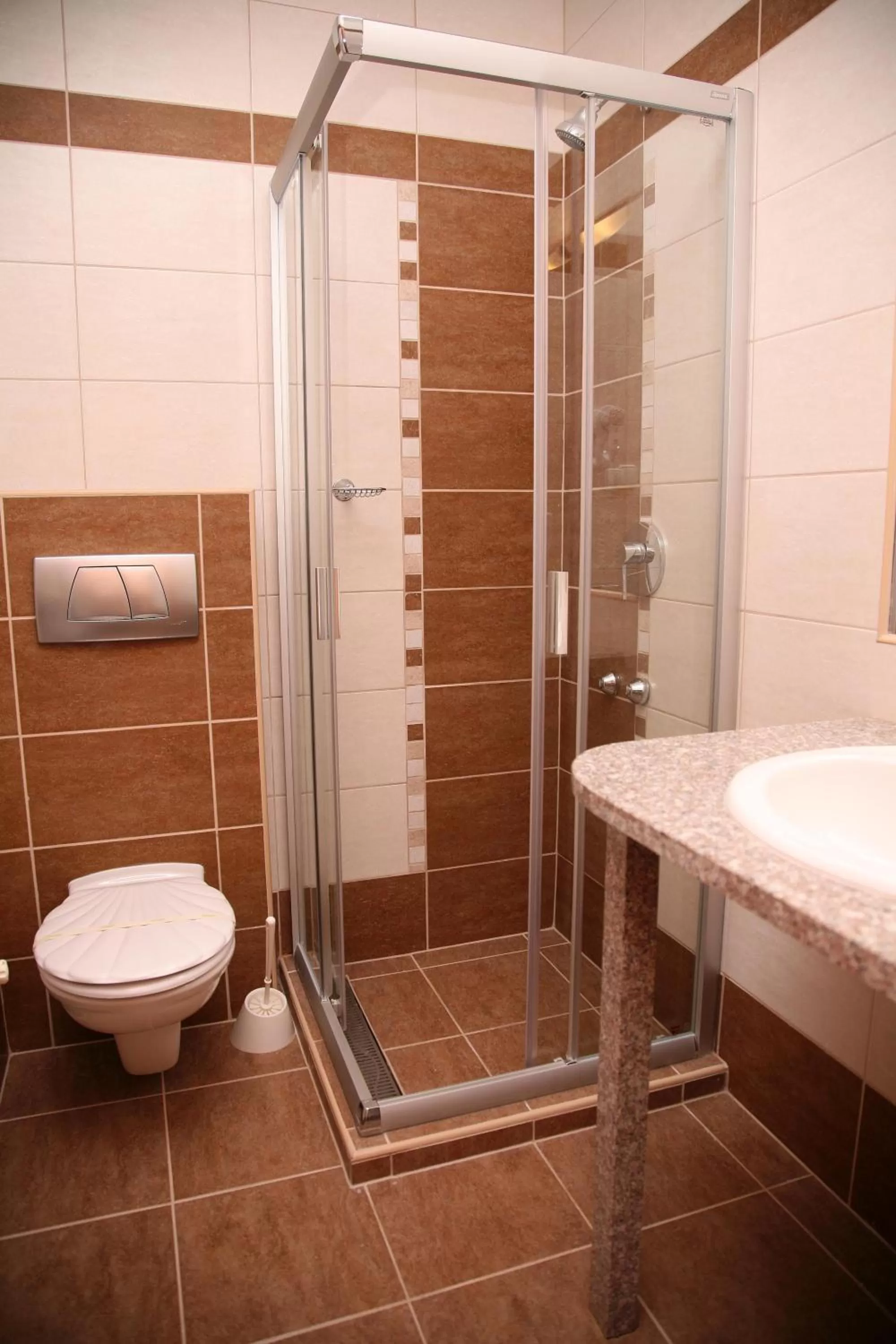 Bathroom in Lugas Hotel