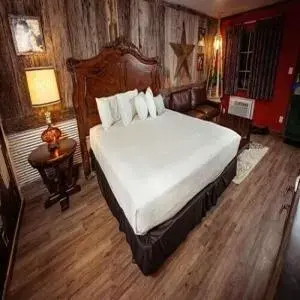 Bedroom, Bed in Branson King Resort