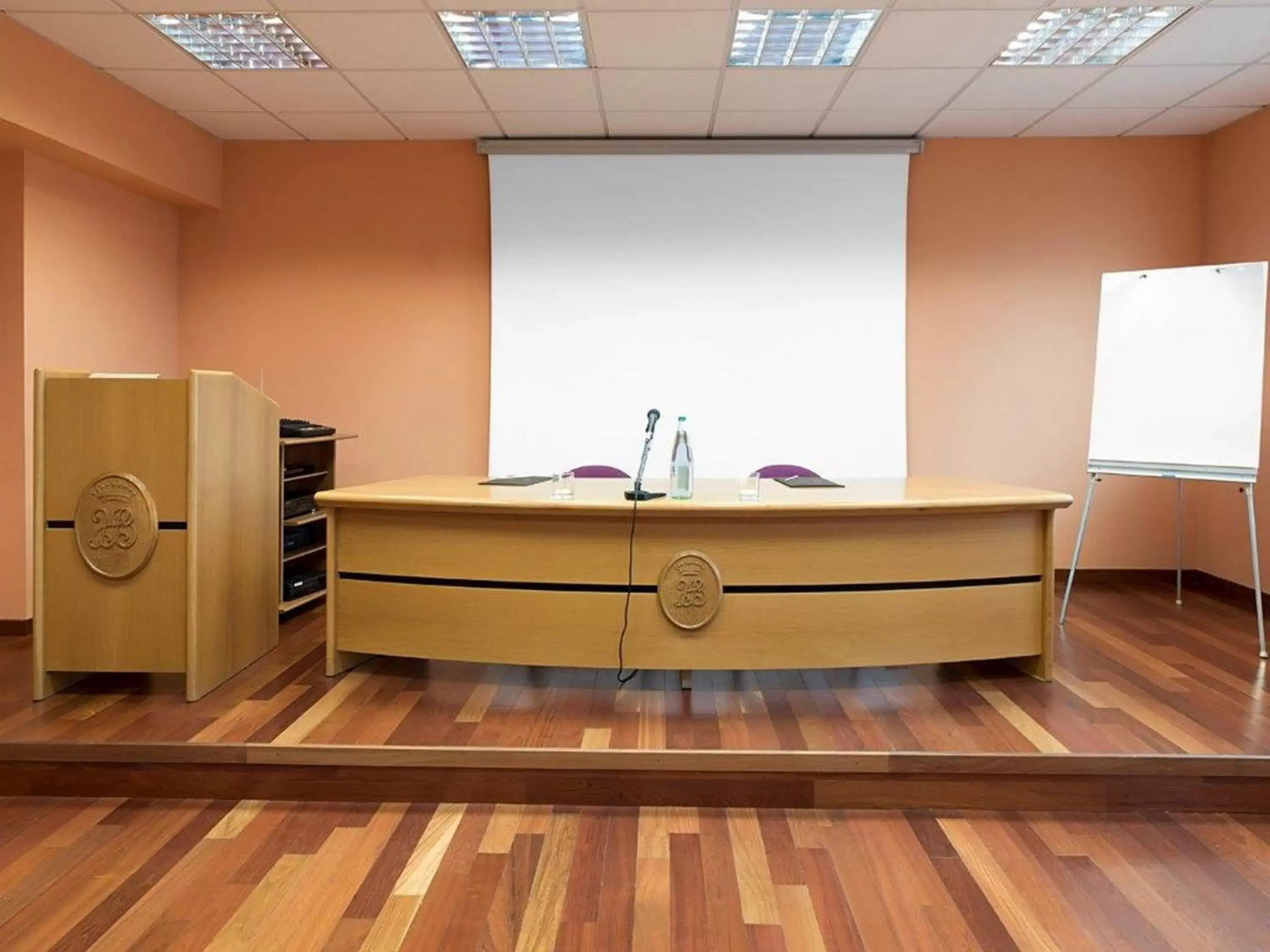 Business facilities in Hotel Bifi