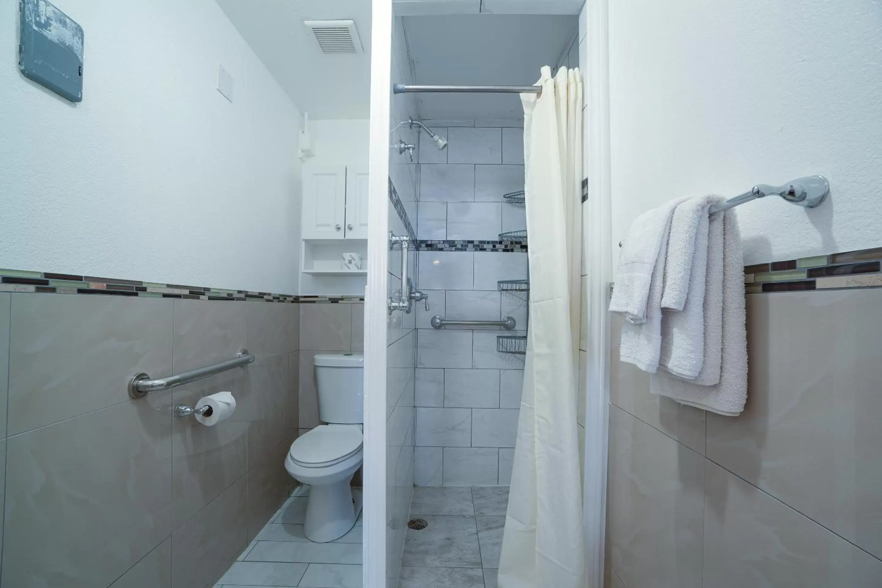 Bathroom in Monterrey Motel Padre Island, Corpus Christi BY OYO