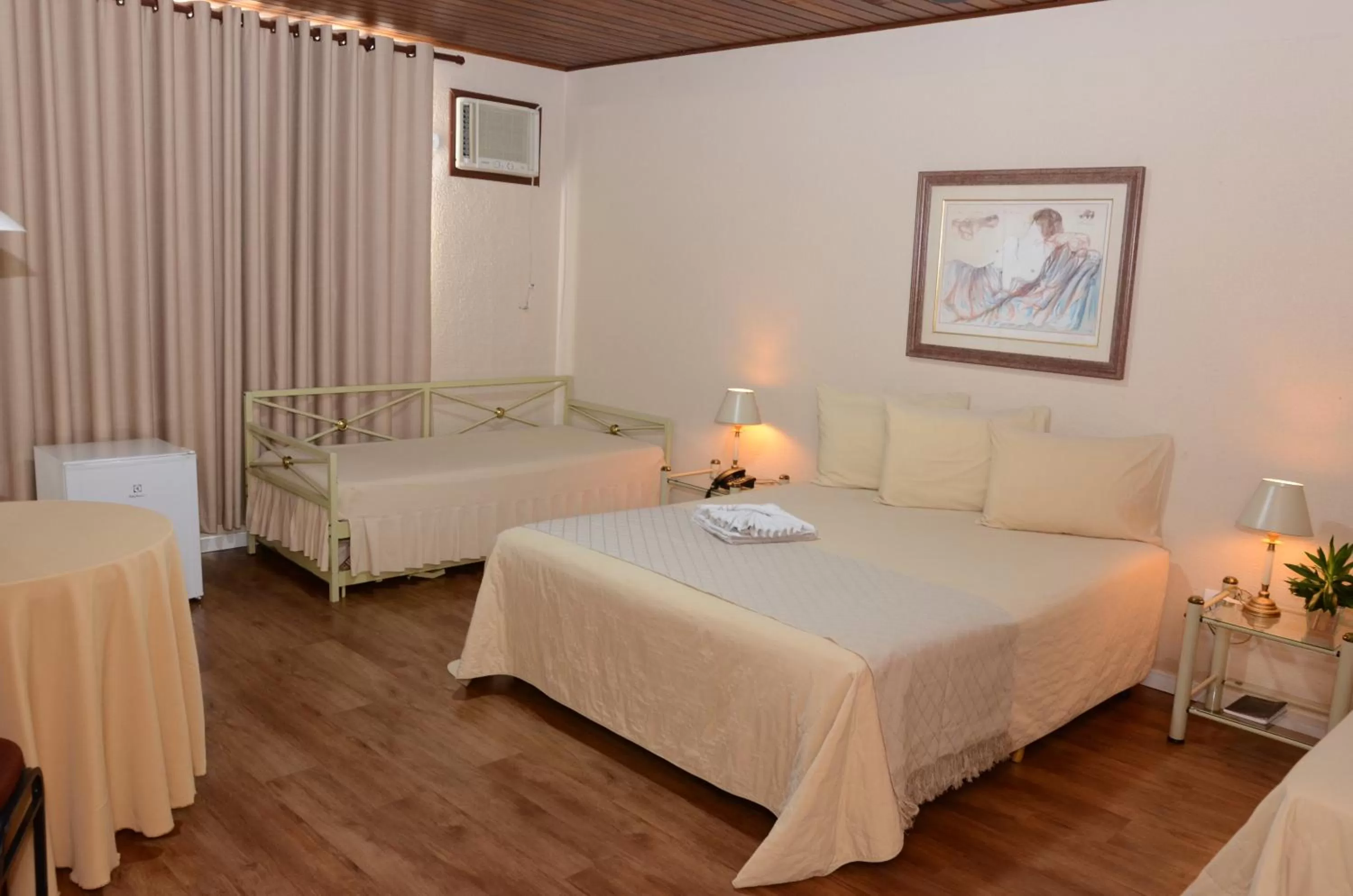 Bathroom, Bed in Skalla Hotel Nova Odessa