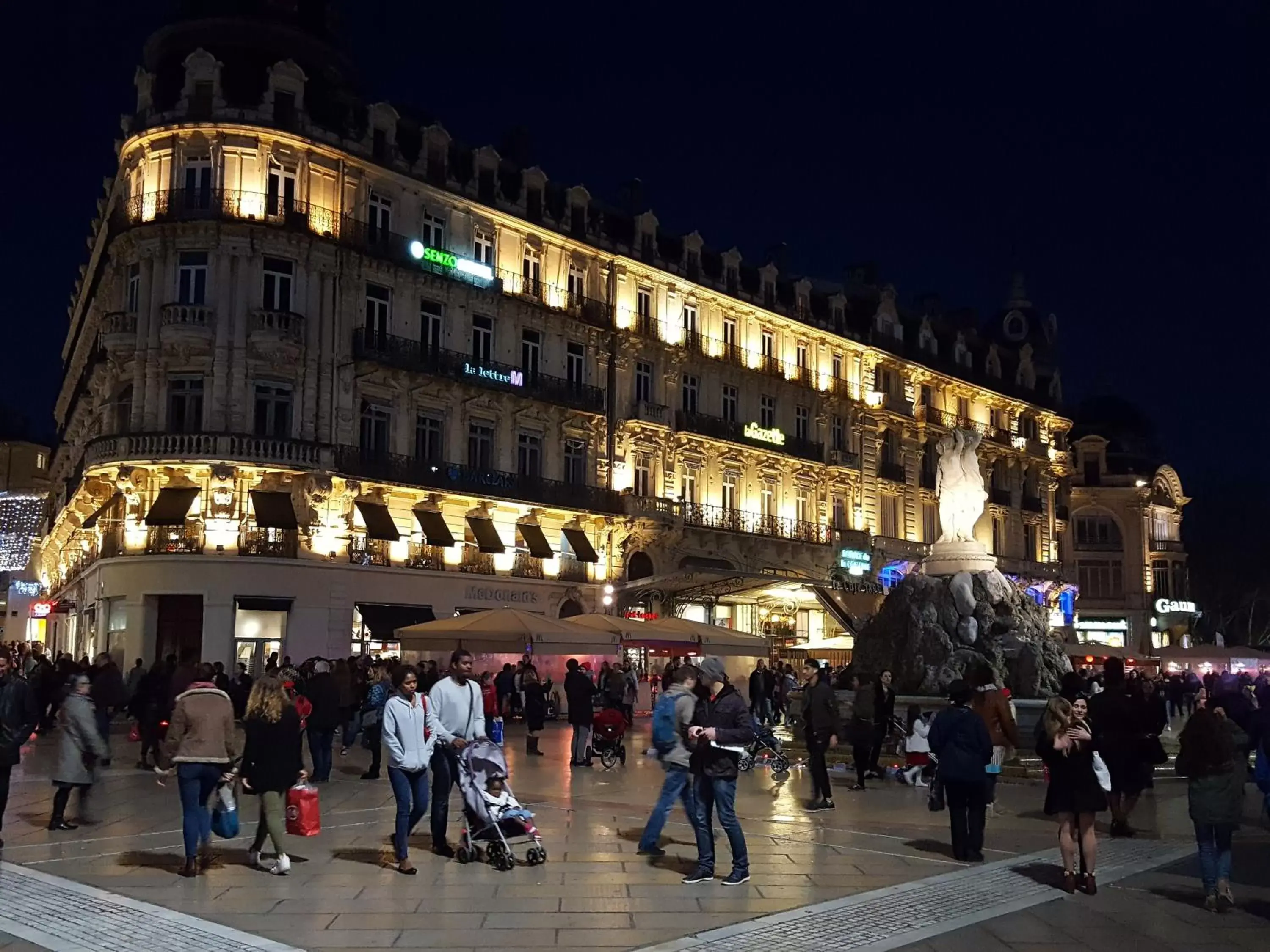 Nearby landmark, Property Building in Hôtel Saint Roch Montpellier Centre