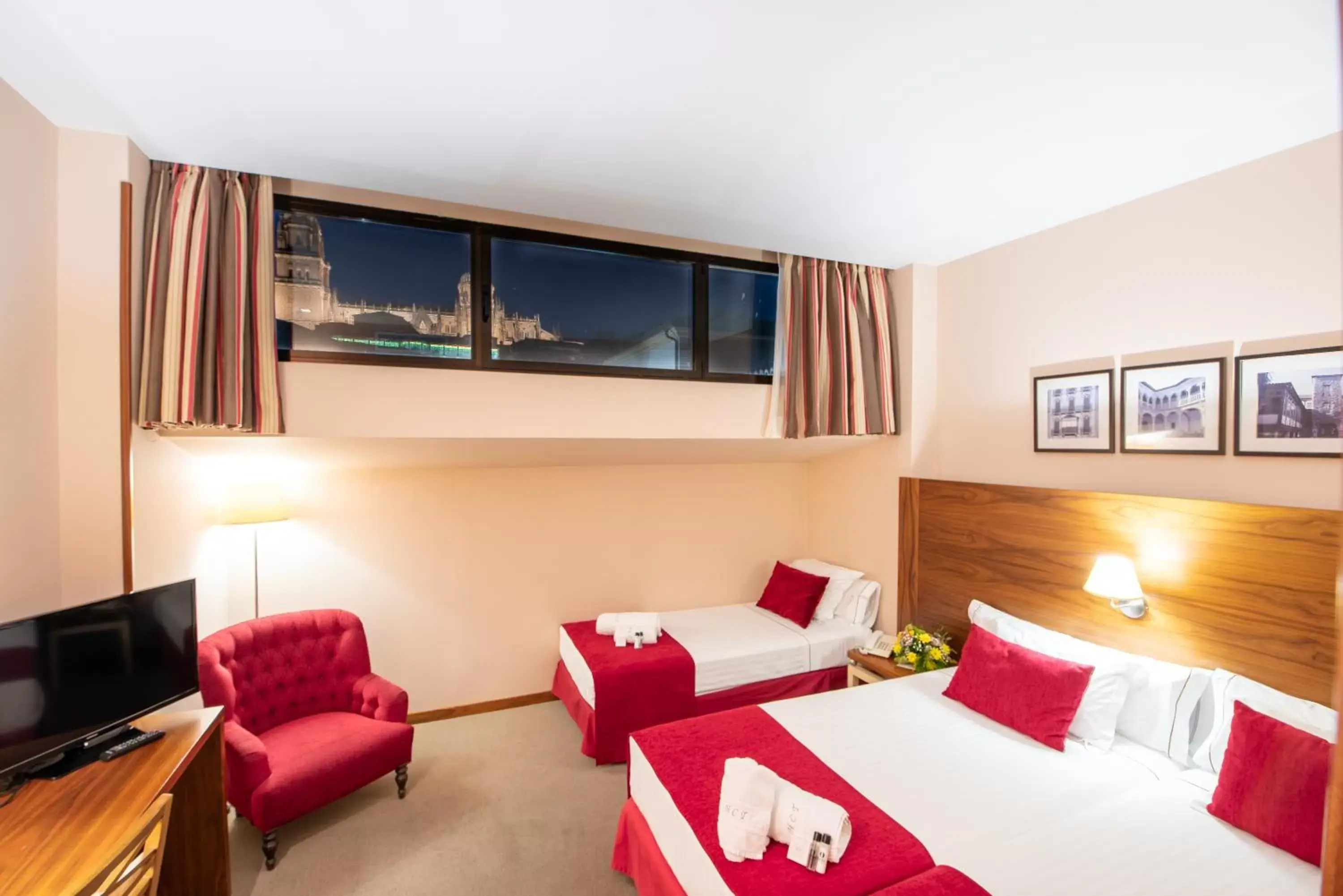 Photo of the whole room, Bed in Hospedium Hotel Casino Del Tormes