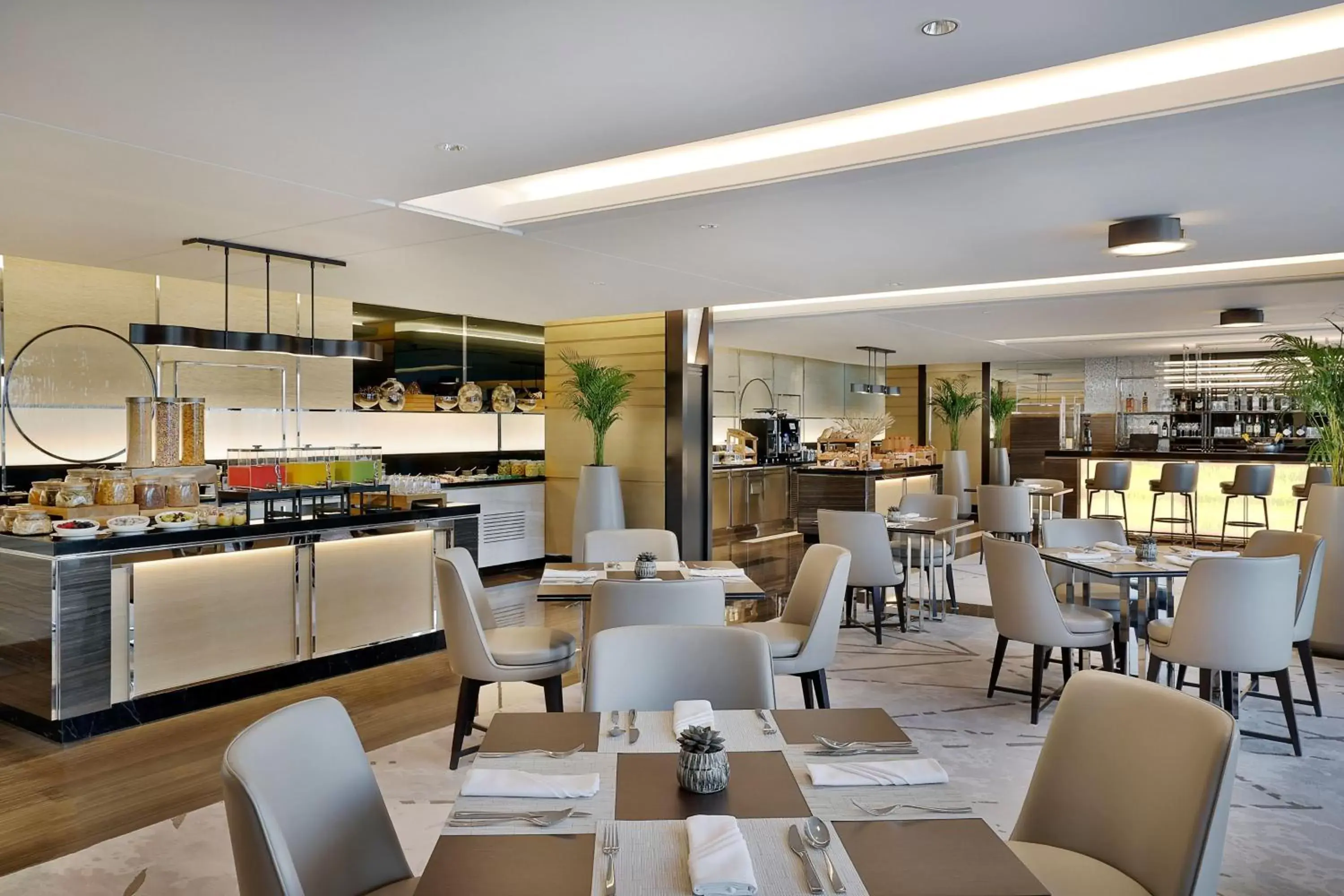 Lounge or bar, Restaurant/Places to Eat in Marriott Resort Palm Jumeirah, Dubai