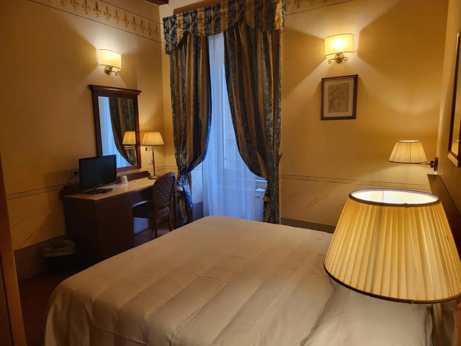 Photo of the whole room, Bed in Hotel Logge Dei Mercanti