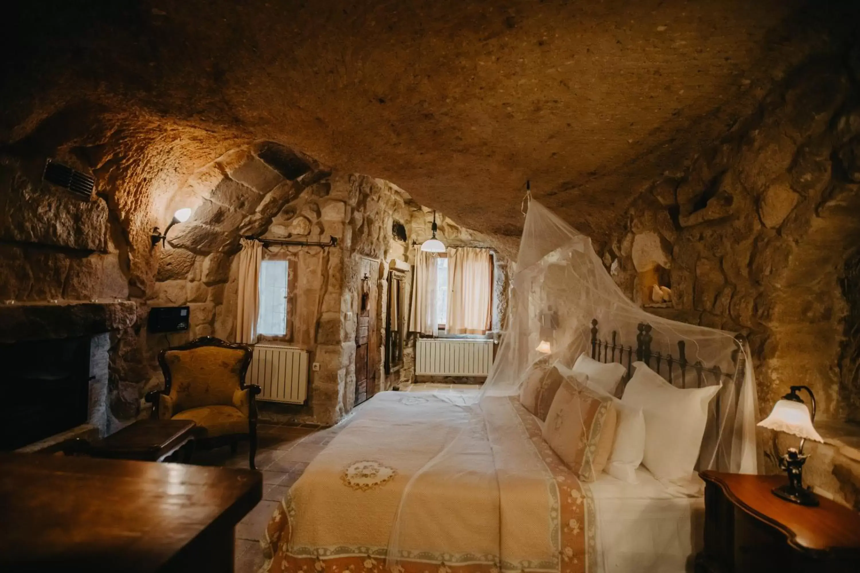 Seating area, Bed in Melekler Evi Cave Hotel