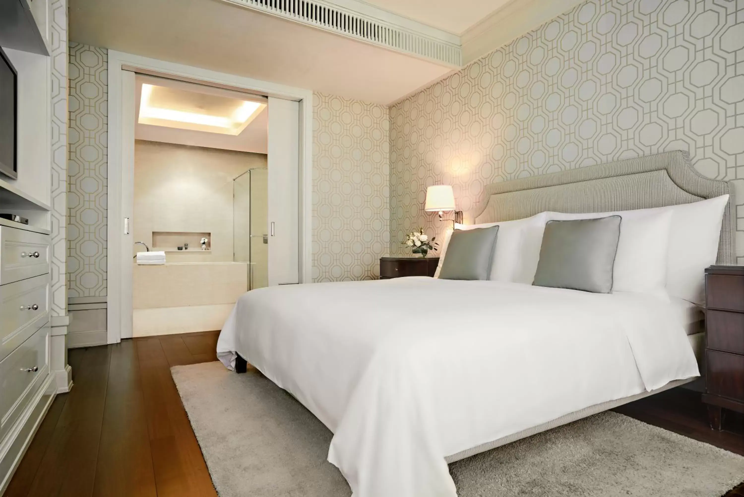 Bed in Oriental Residence Bangkok