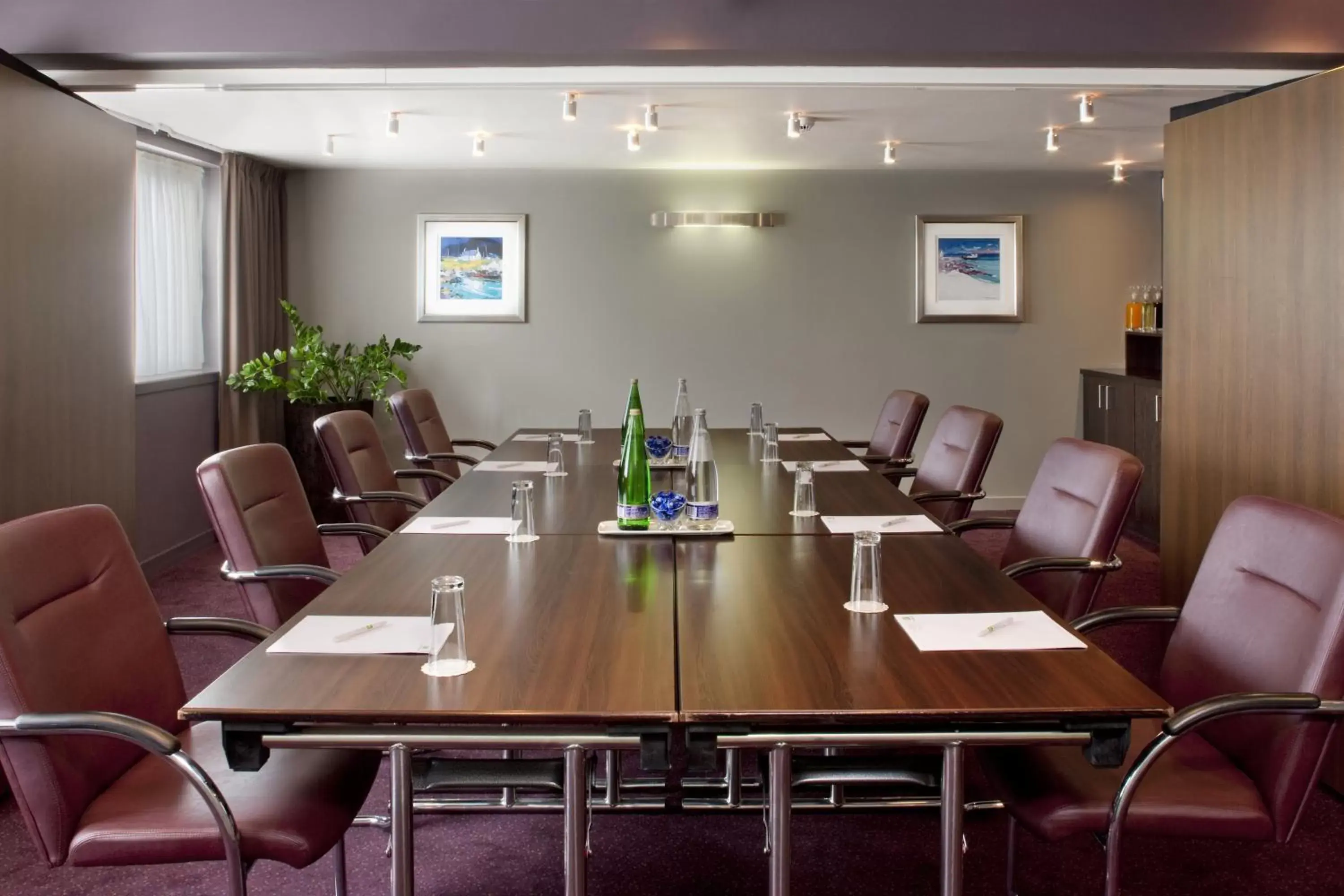 Meeting/conference room in Holiday Inn Aberdeen West, an IHG Hotel