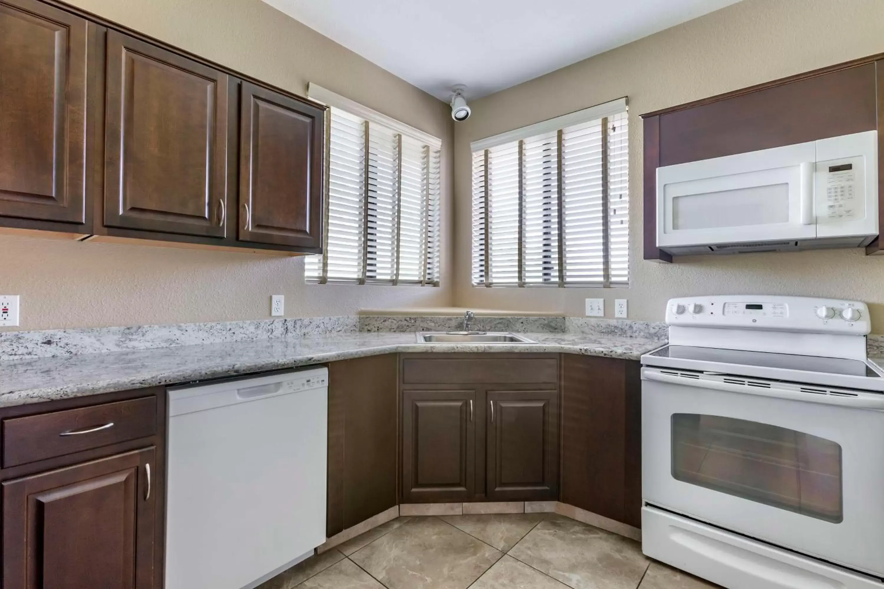 Kitchen or kitchenette, Kitchen/Kitchenette in Hilton Vacation Club Scottsdale Links Resort