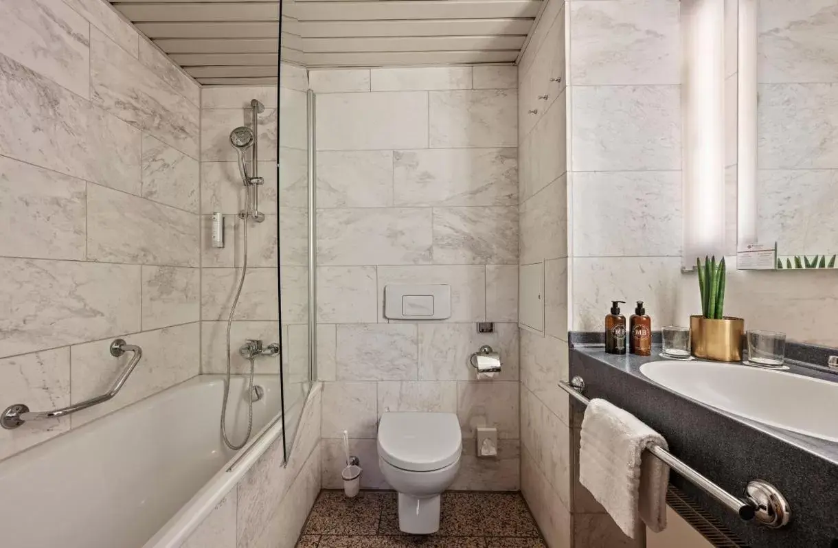 Bathroom in Parkhotel Engelsburg - 4 Sterne Superior