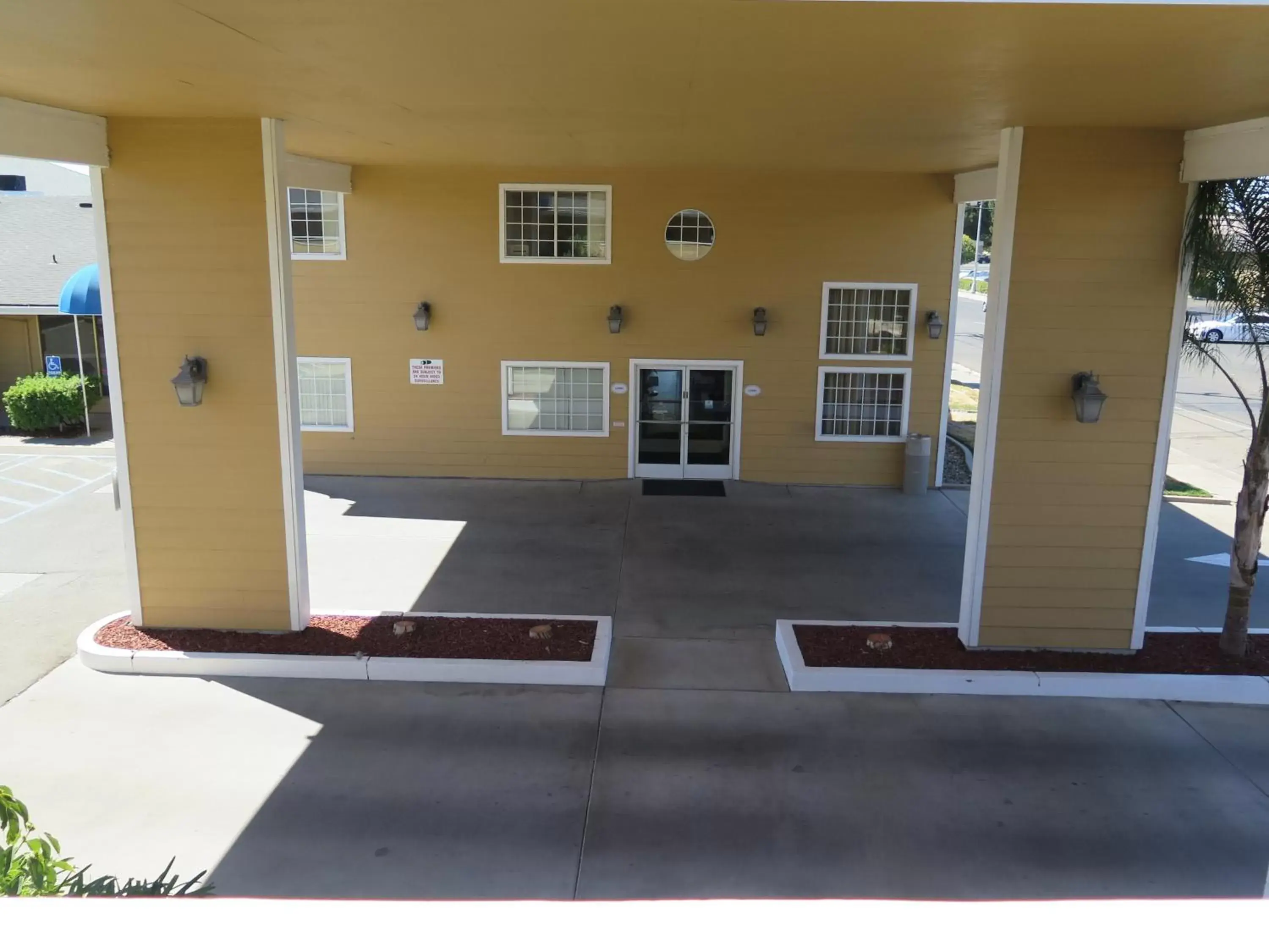 Facade/entrance in Bonanza Inn and Suites