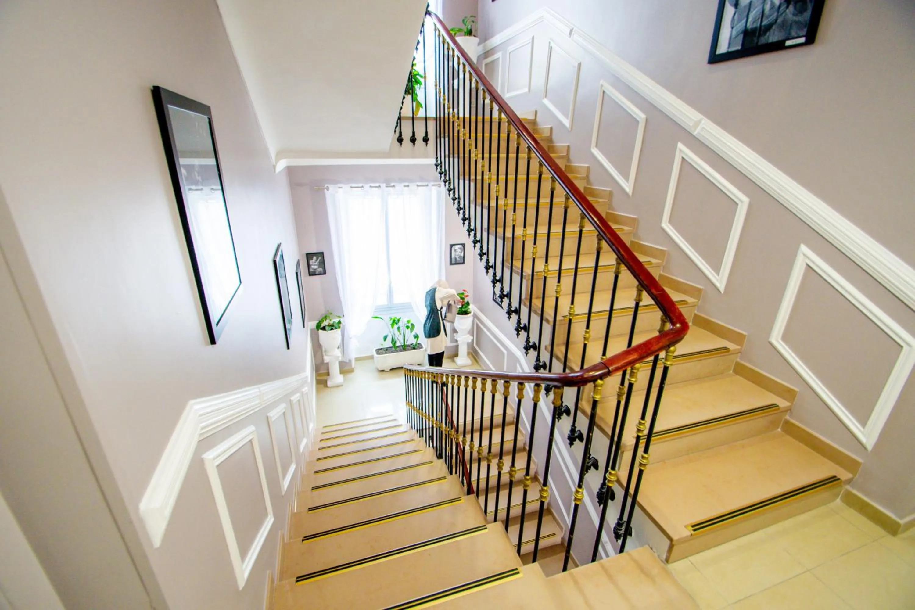 Property building in Hôtel Parisien